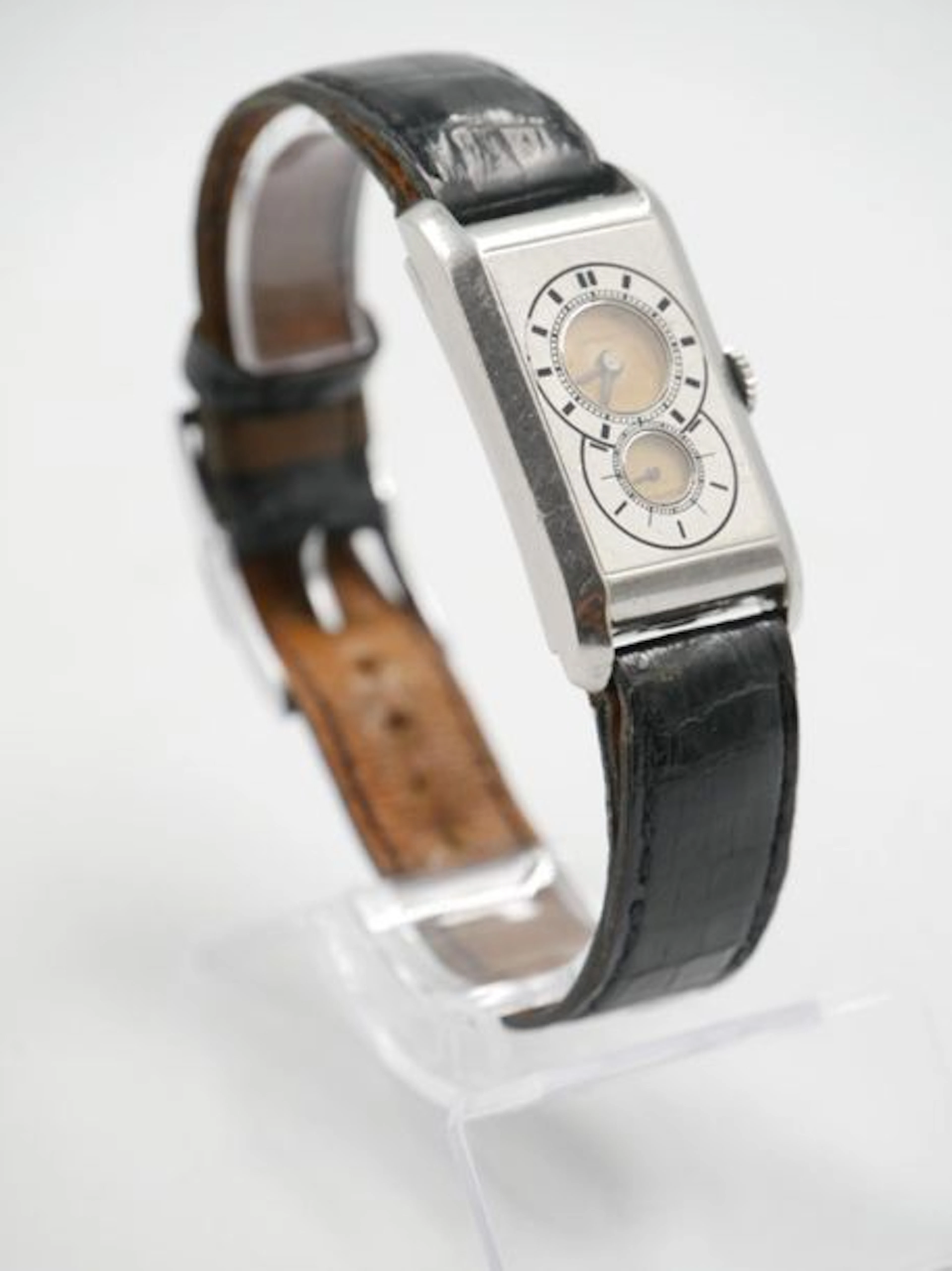 LONGINES, vers 1960 Montre d'homme en métal…