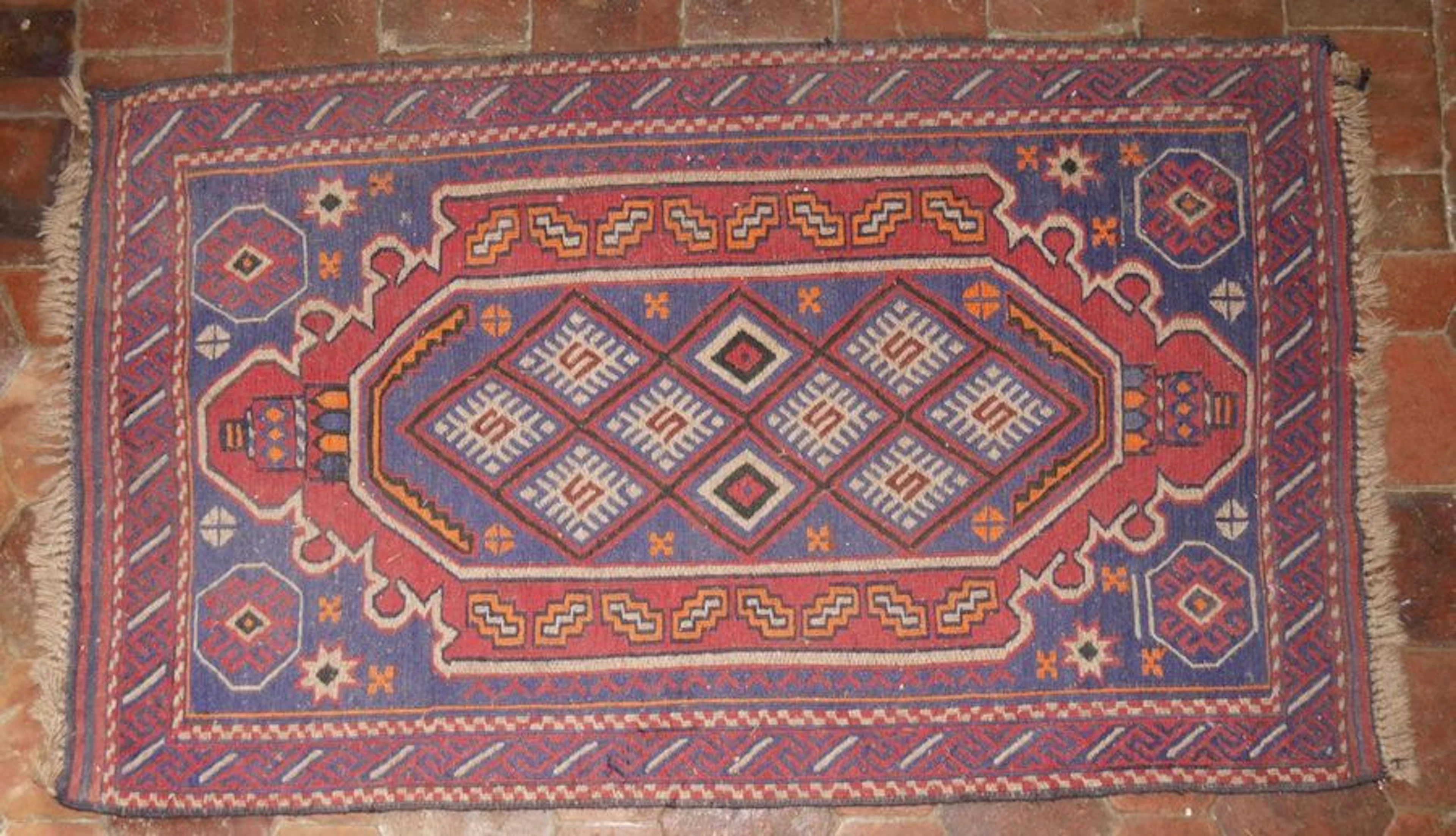Tapis afghan en laine à décor géométrique…