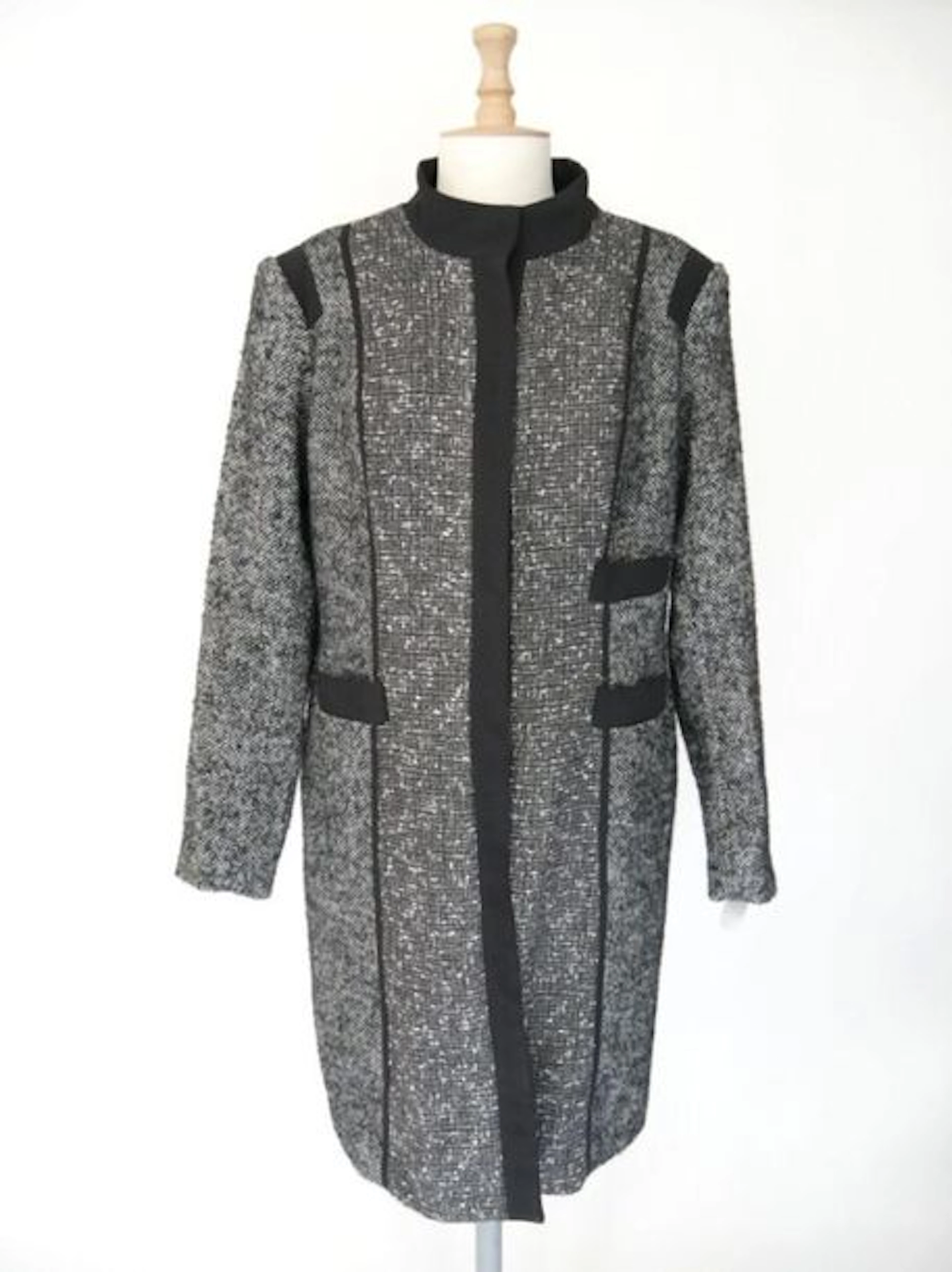 NARCISO RODRIGUEZ. Manteau en polyester et…