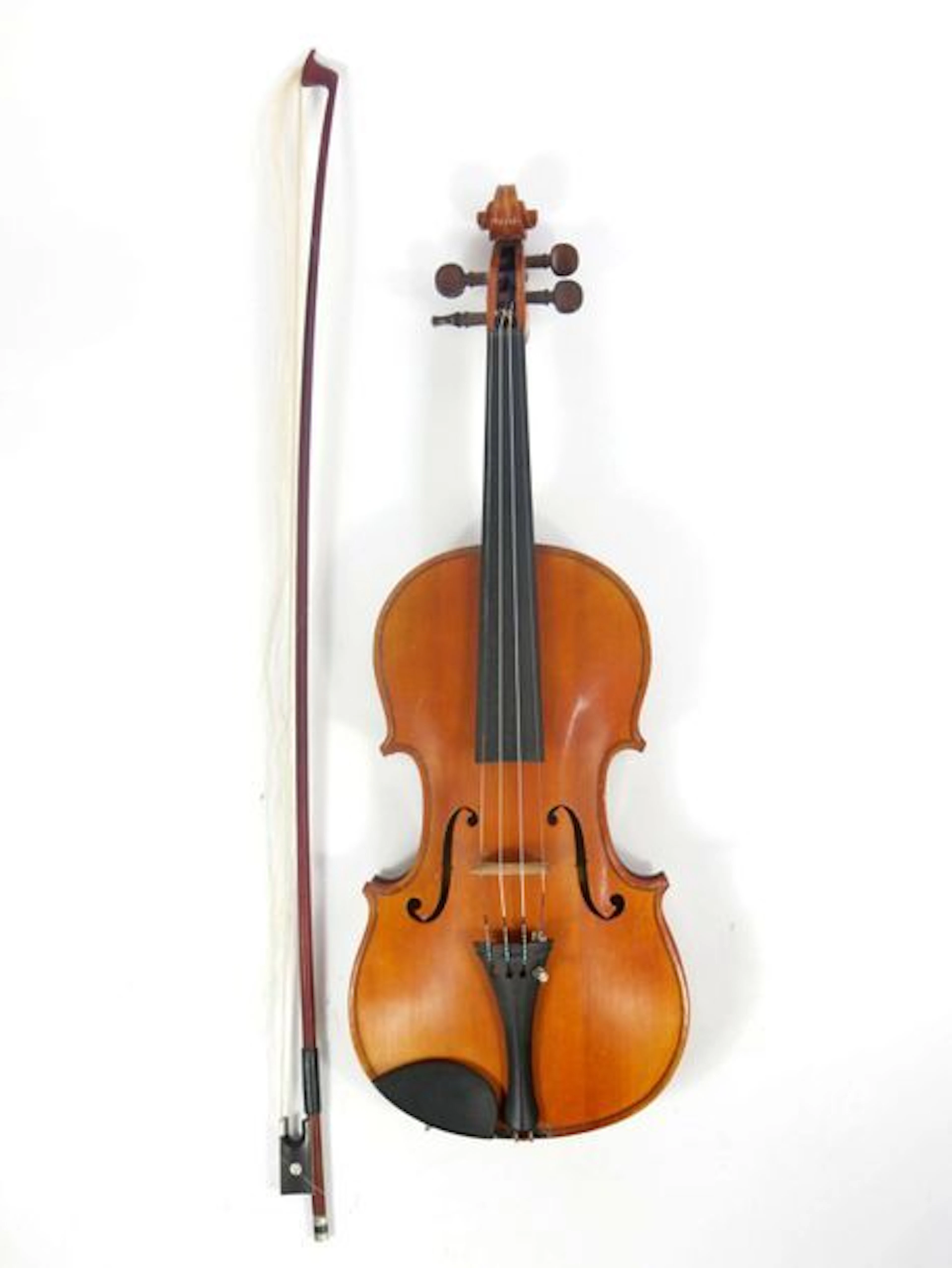 Violon portant une étiquette Stradivarius...
