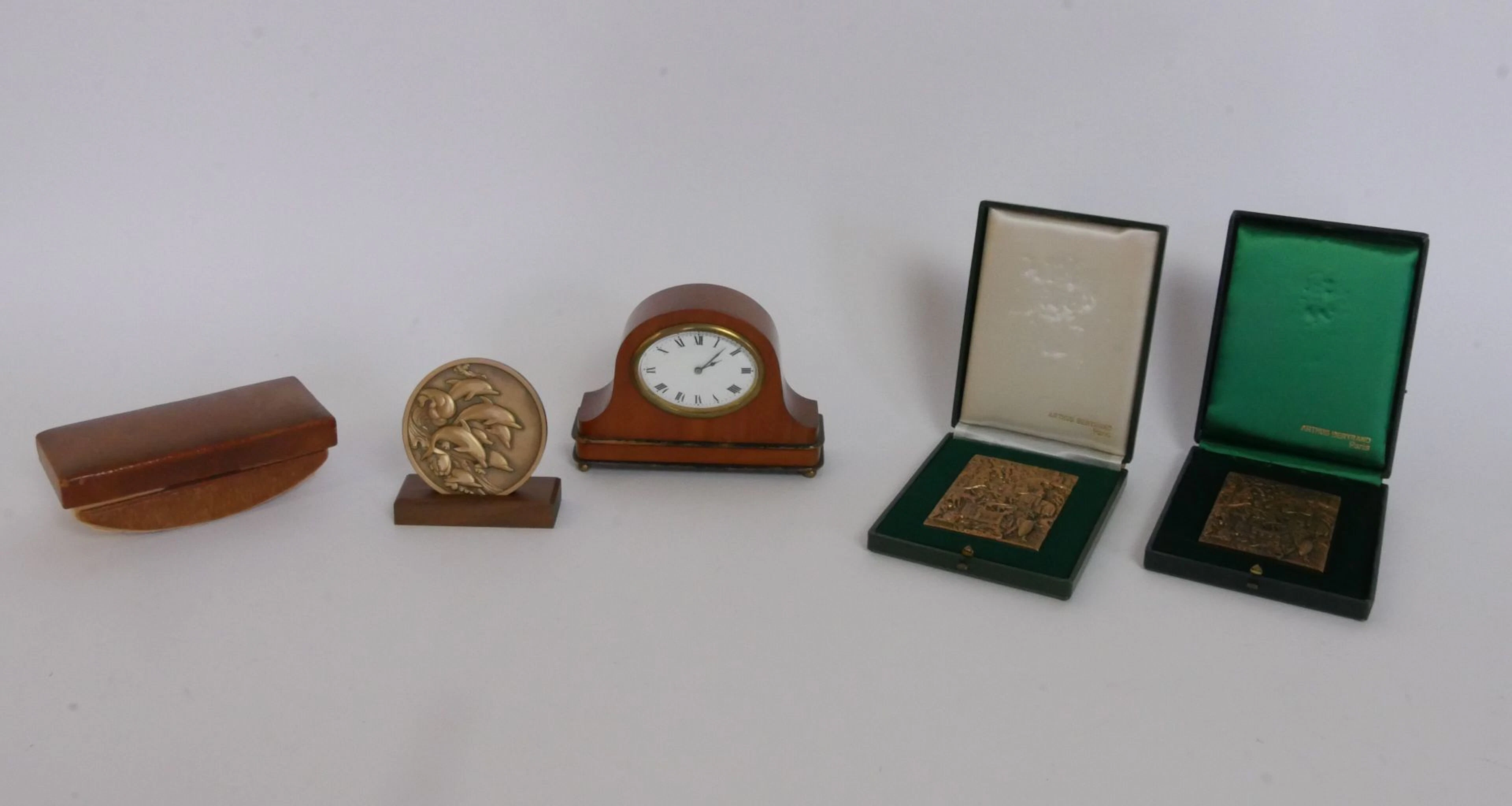 Lot comprenant : - Une horloge de bureau... - Lot 169 - Morand & Morand