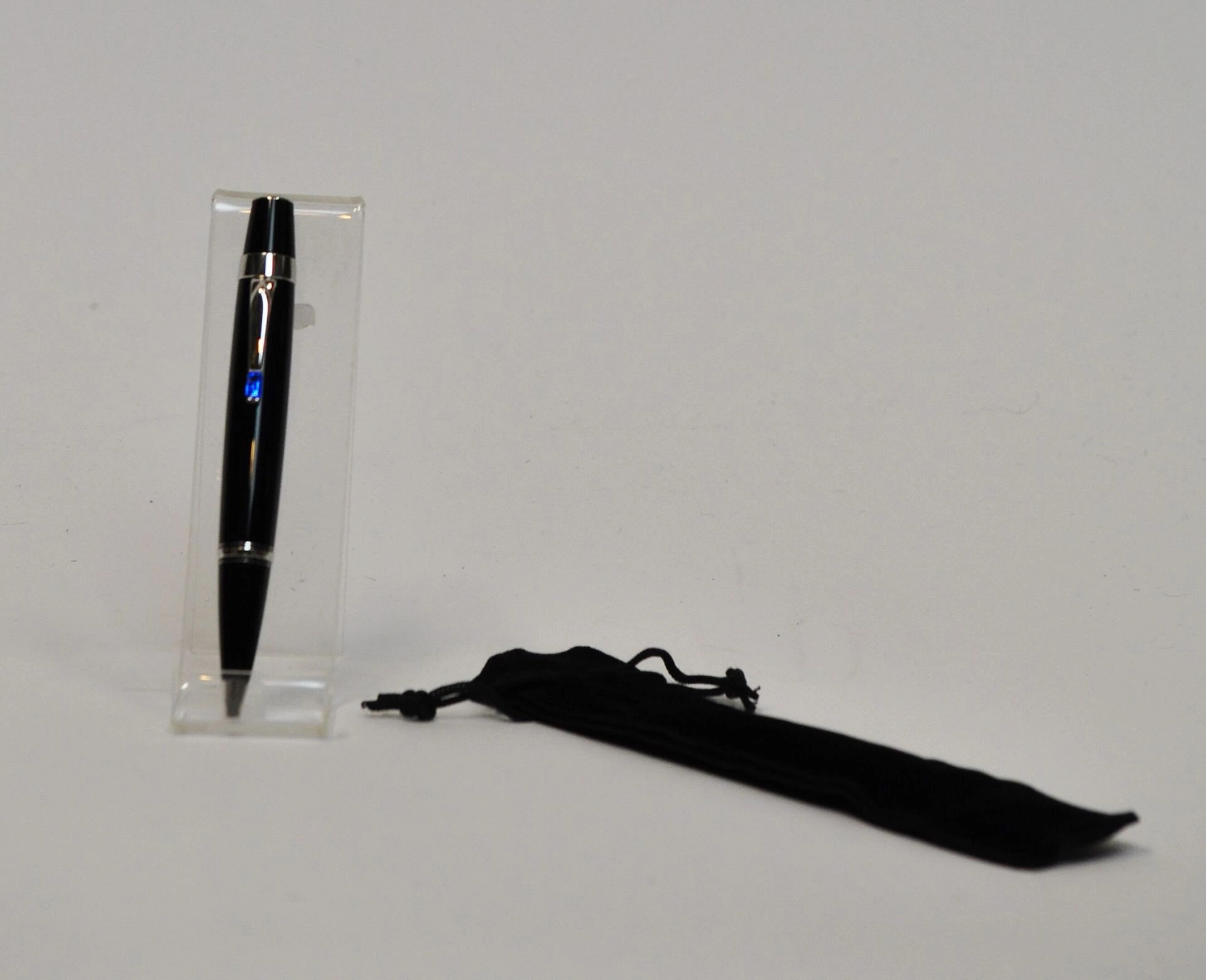 MONTBLANC Stylo bille modèle BOHEME en resine... - Lot 154 - Morand & Morand