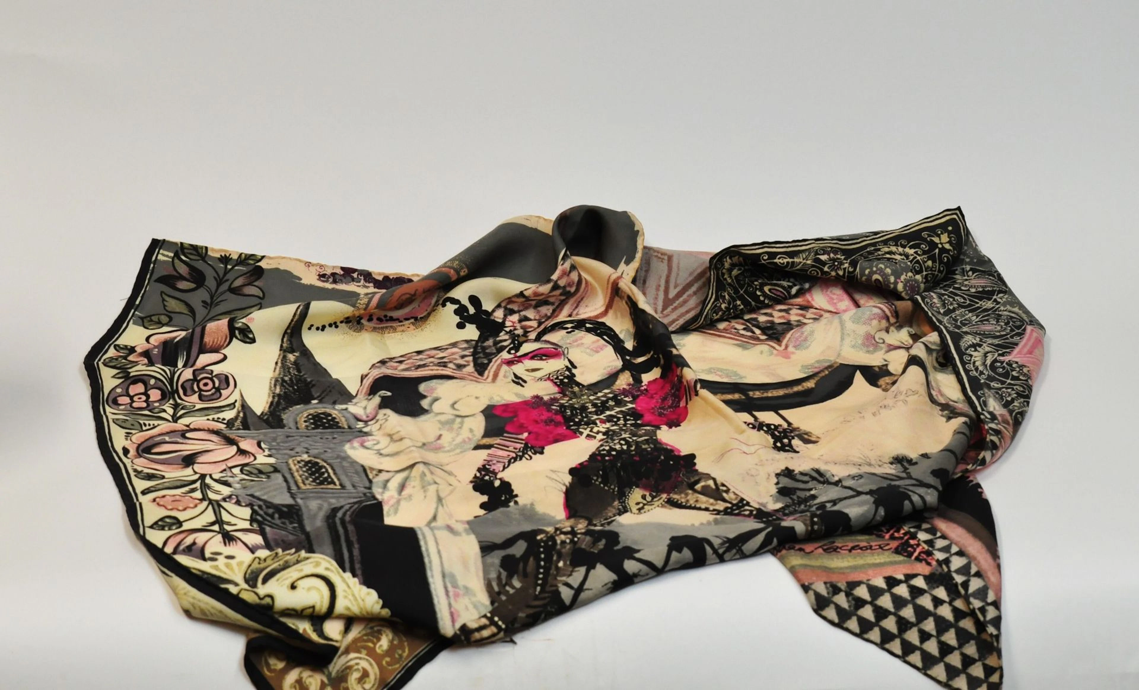 Christian LACROIX Foulard en soie multicolore... - Lot 256 - Morand & Morand