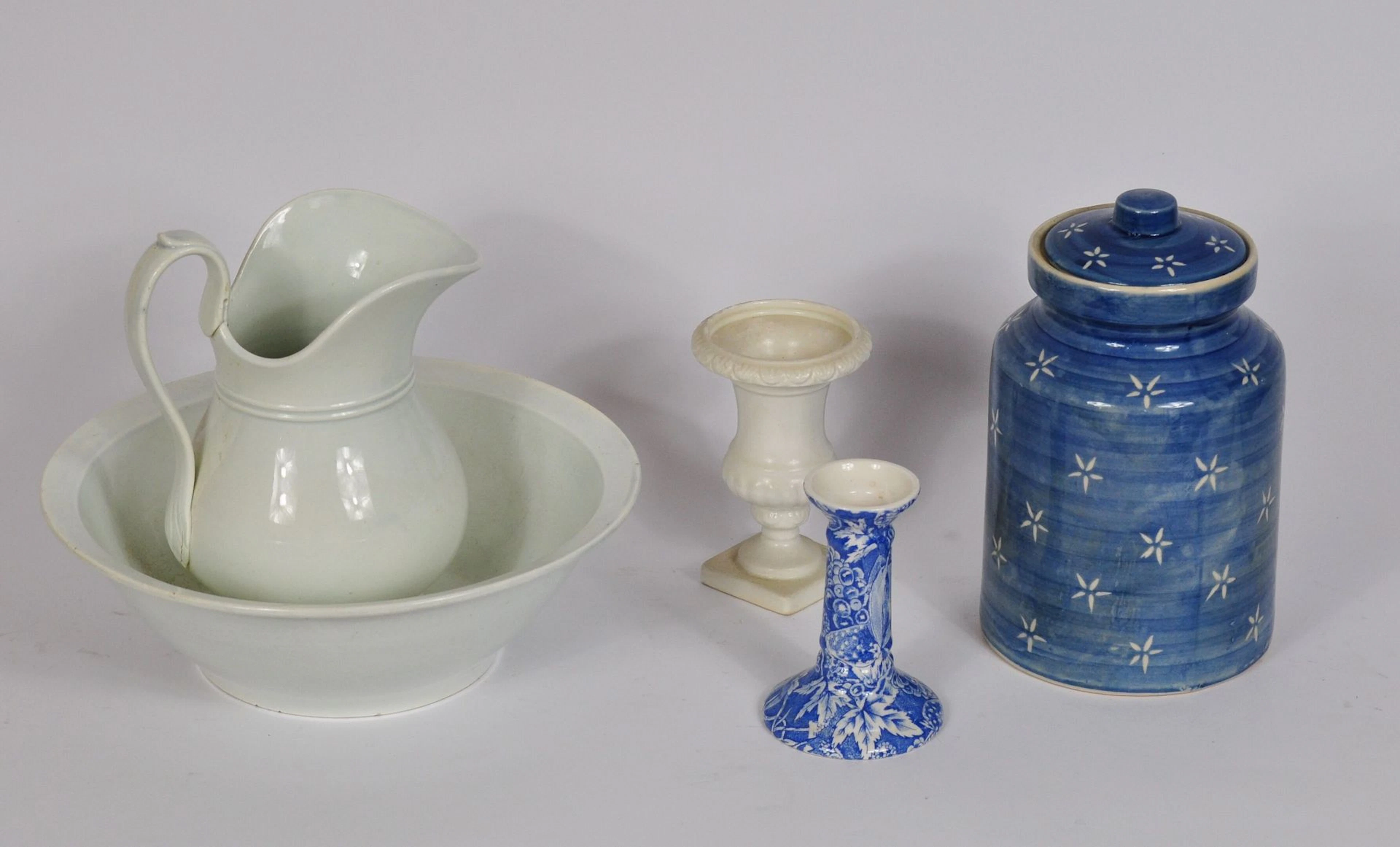 Lot de céramique comprenant : Un nécessaire... - Lot 76 - Morand & Morand