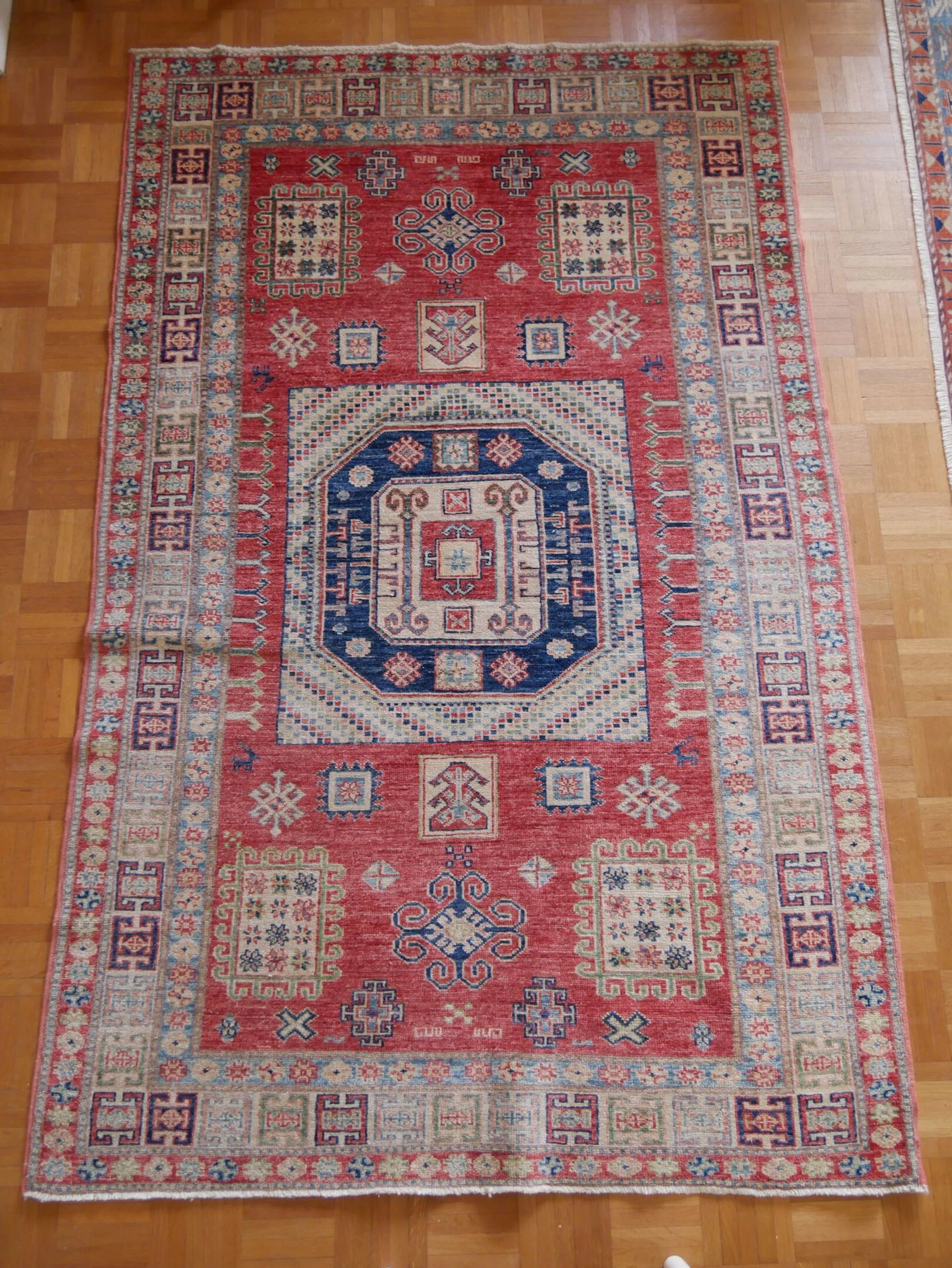 Tapis Kazak en laine fine à 3 bordures à... - Lot 143 - Morand & Morand