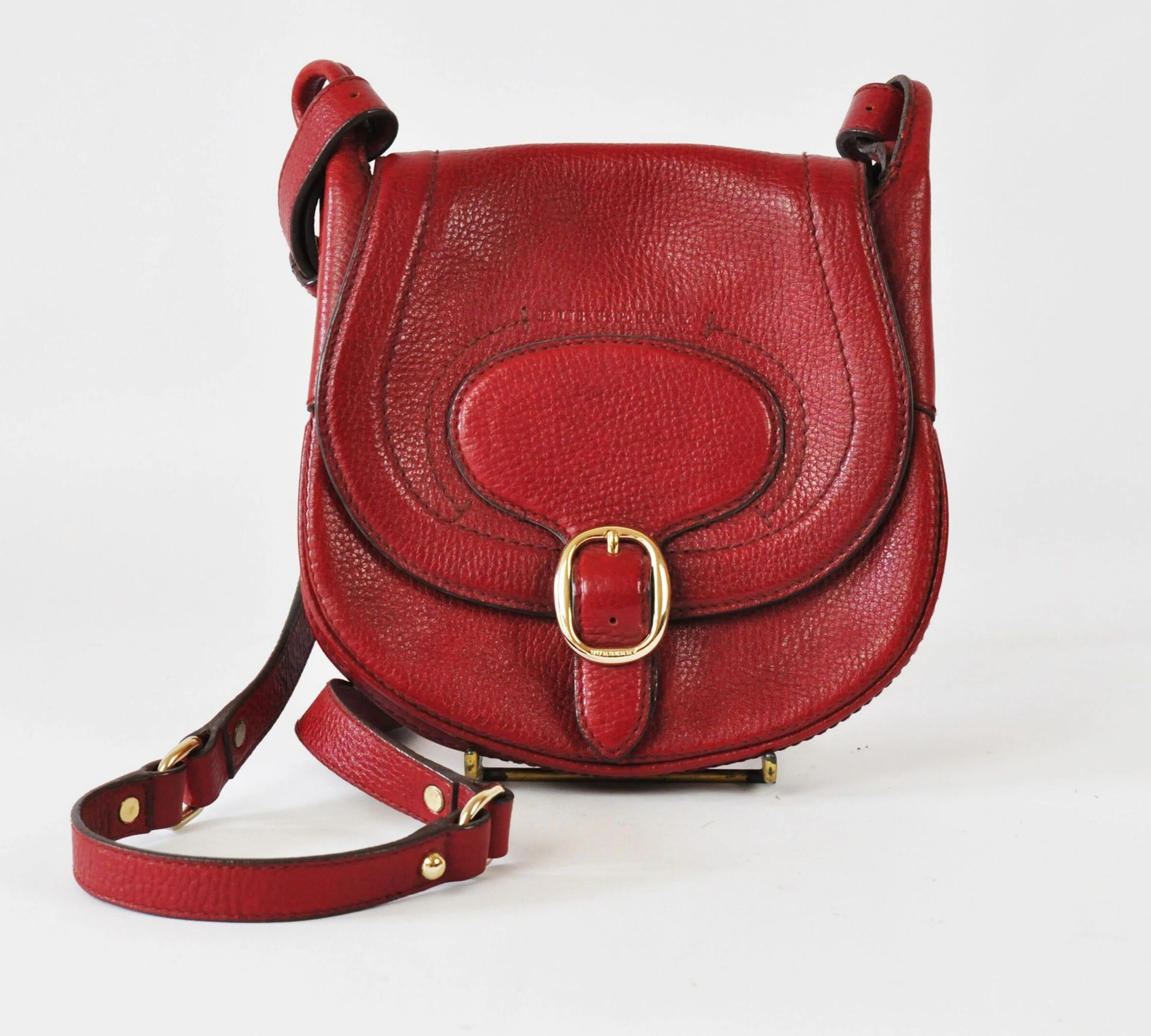 BURBERRY Sac à bandoulière de forme besace... - Lot 139 - Morand & Morand