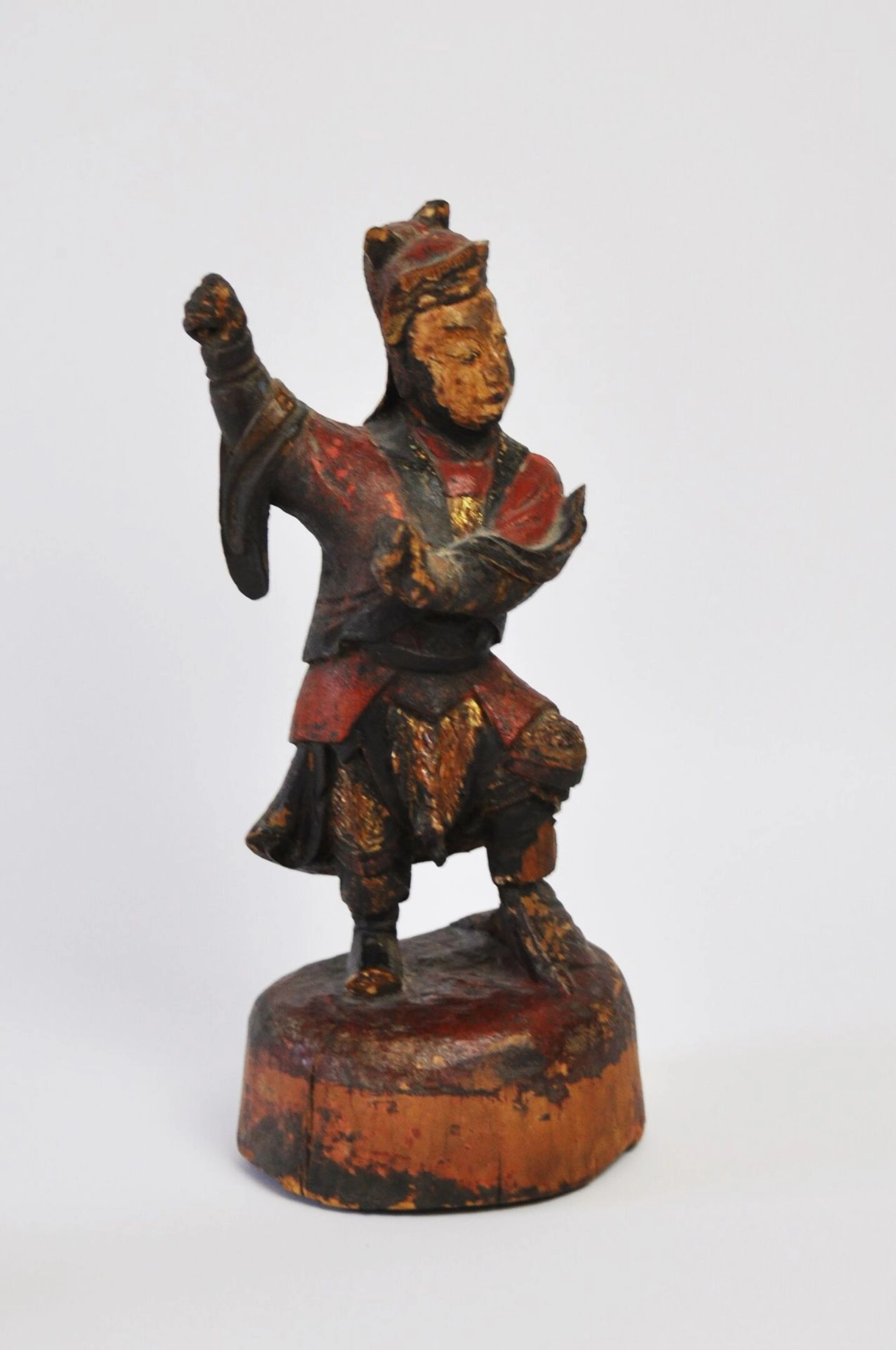 Guerrier debout en bois sculpté polychrome... - Lot 150 - Morand & Morand