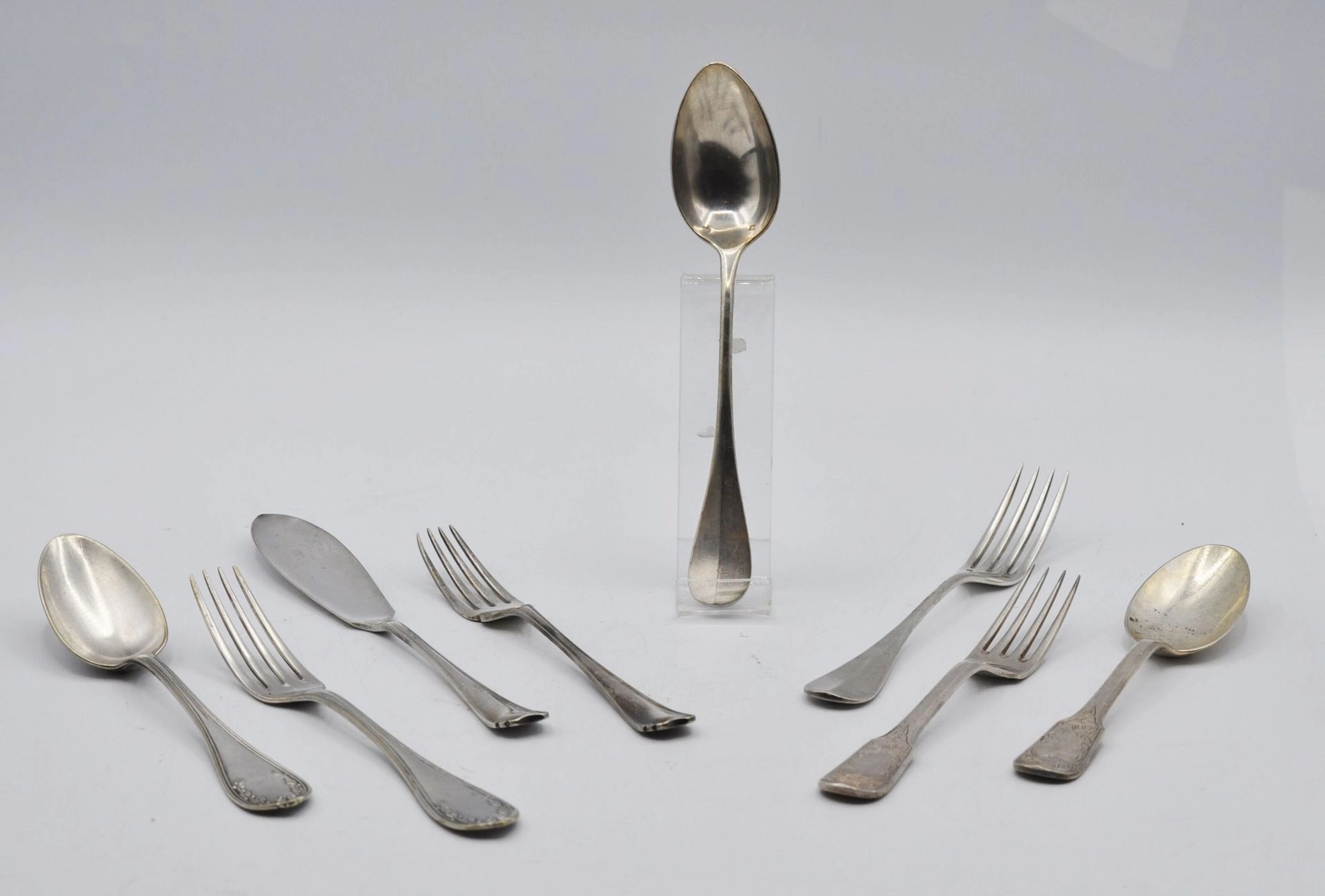 Lot de couverts en métal argenté comprenant... - Lot 97 - Morand & Morand