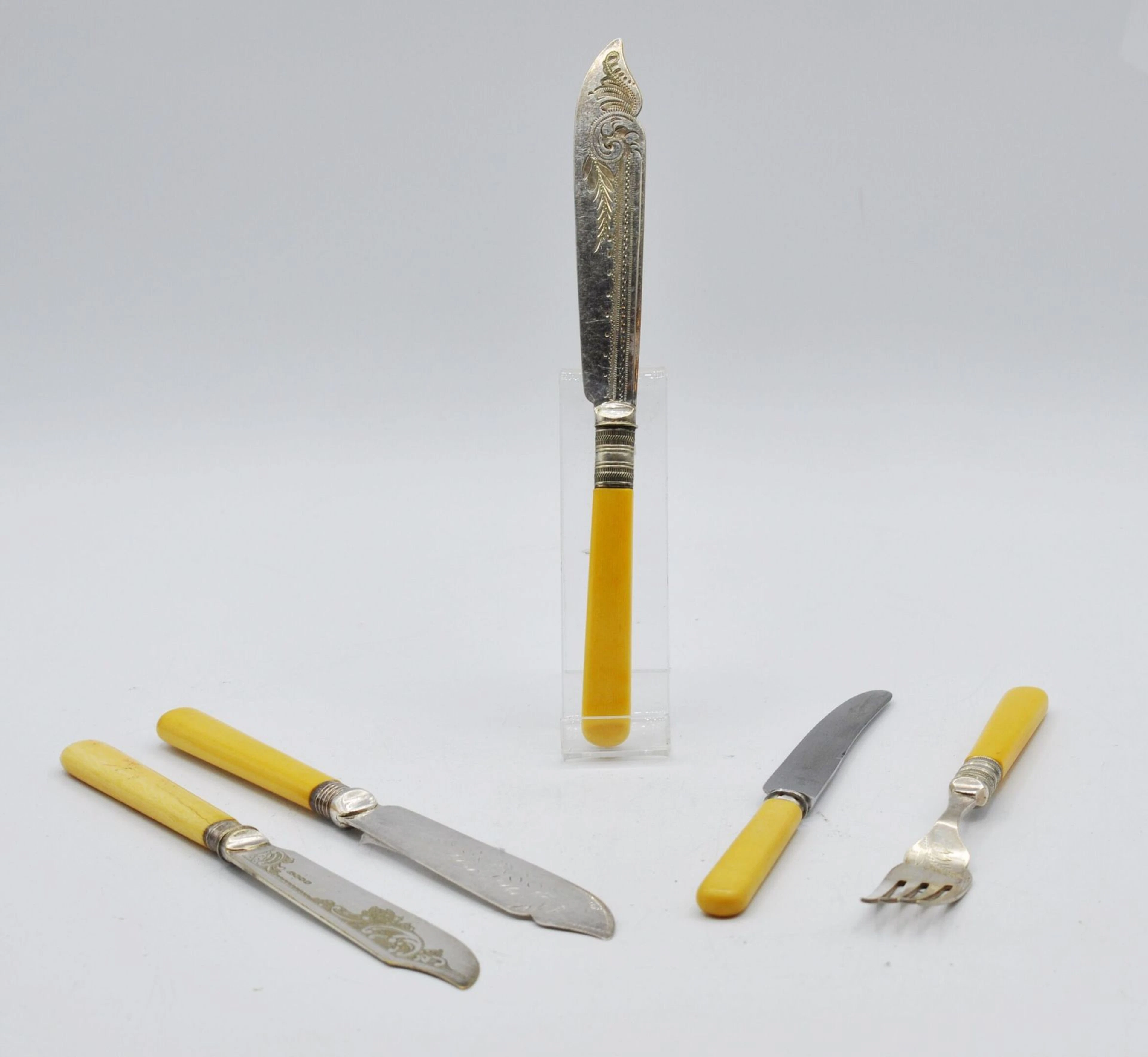 Lot de couverts comprenant : - 6 fourchettes... - Lot 111 - Morand & Morand