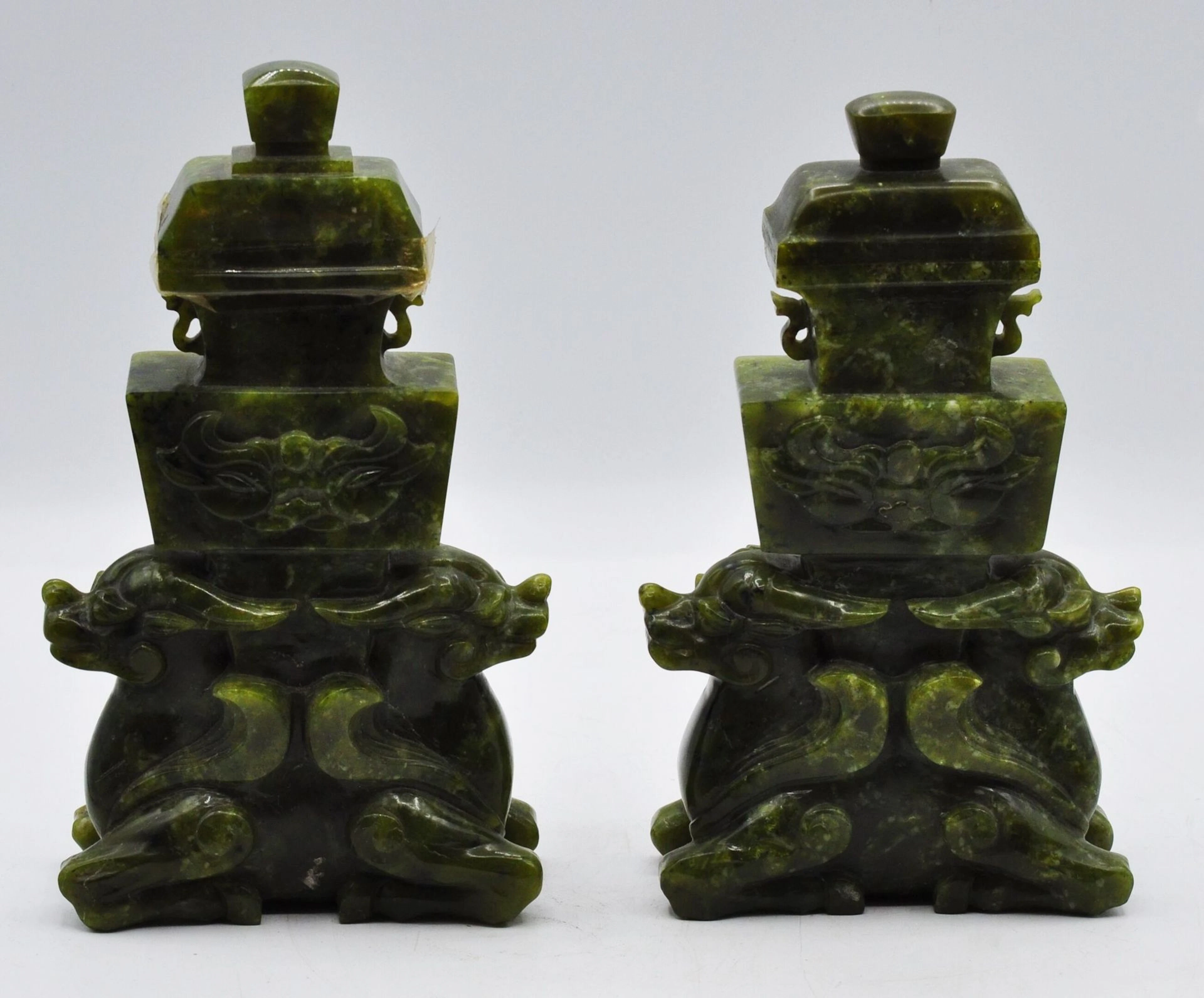 CHINE : Paire de vases couverts en jade... - Lot 162 - Morand & Morand