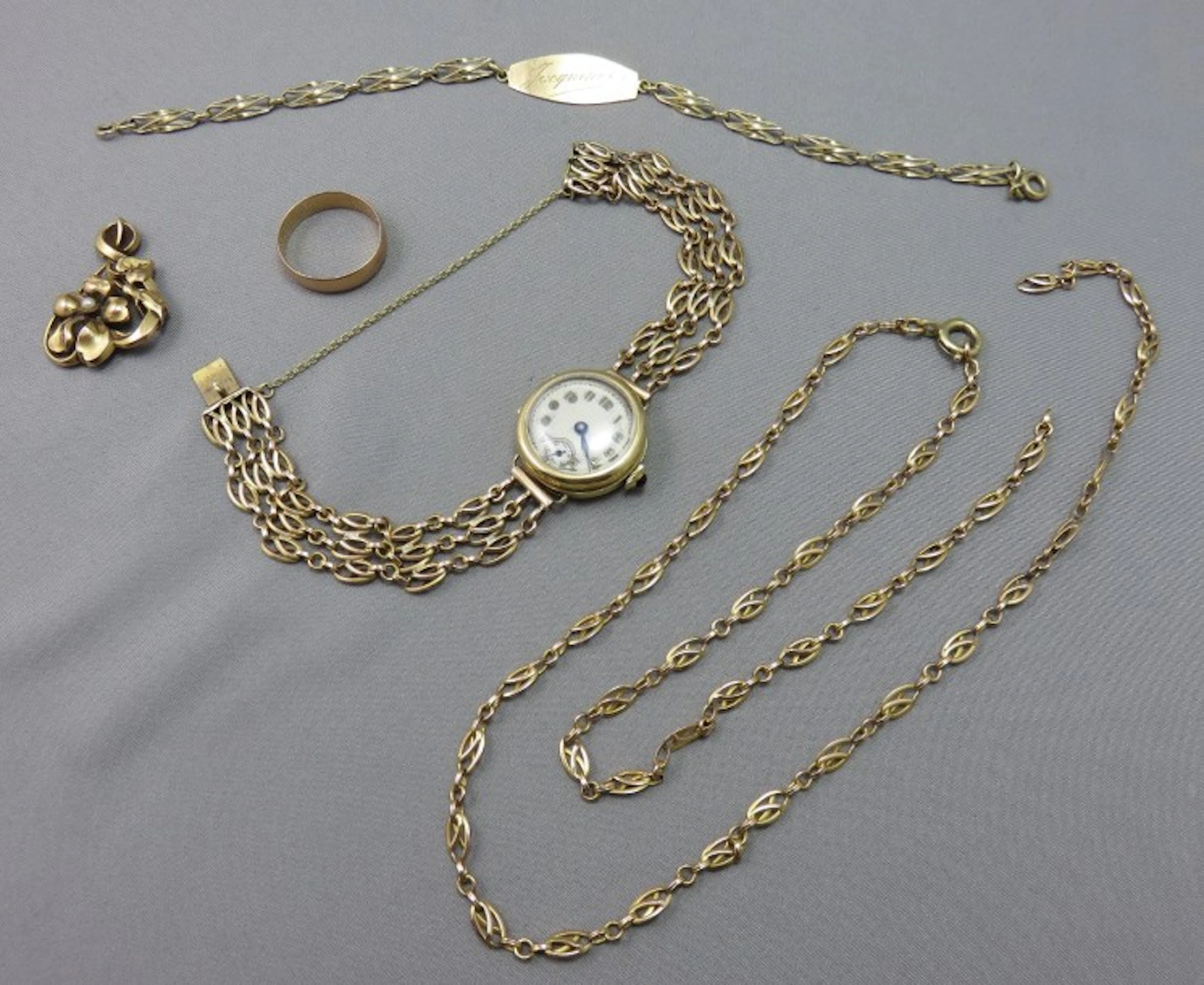 Lot en or composé d'une montre BRACELET de femme mouvement mécanique
