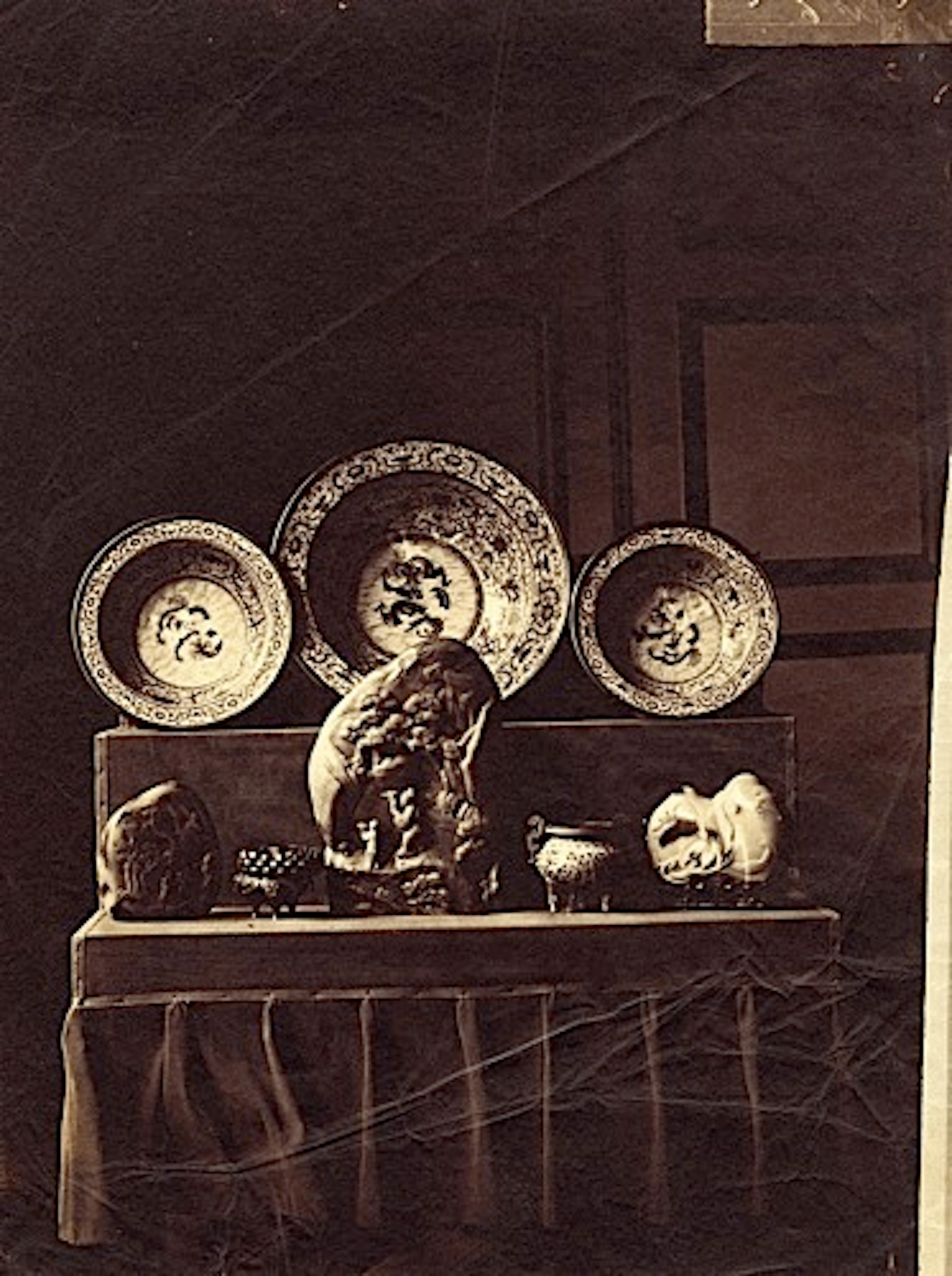 Adolphe Eugène DISDERI (1819-1889) Butin du sac du Palais dEté, circa
