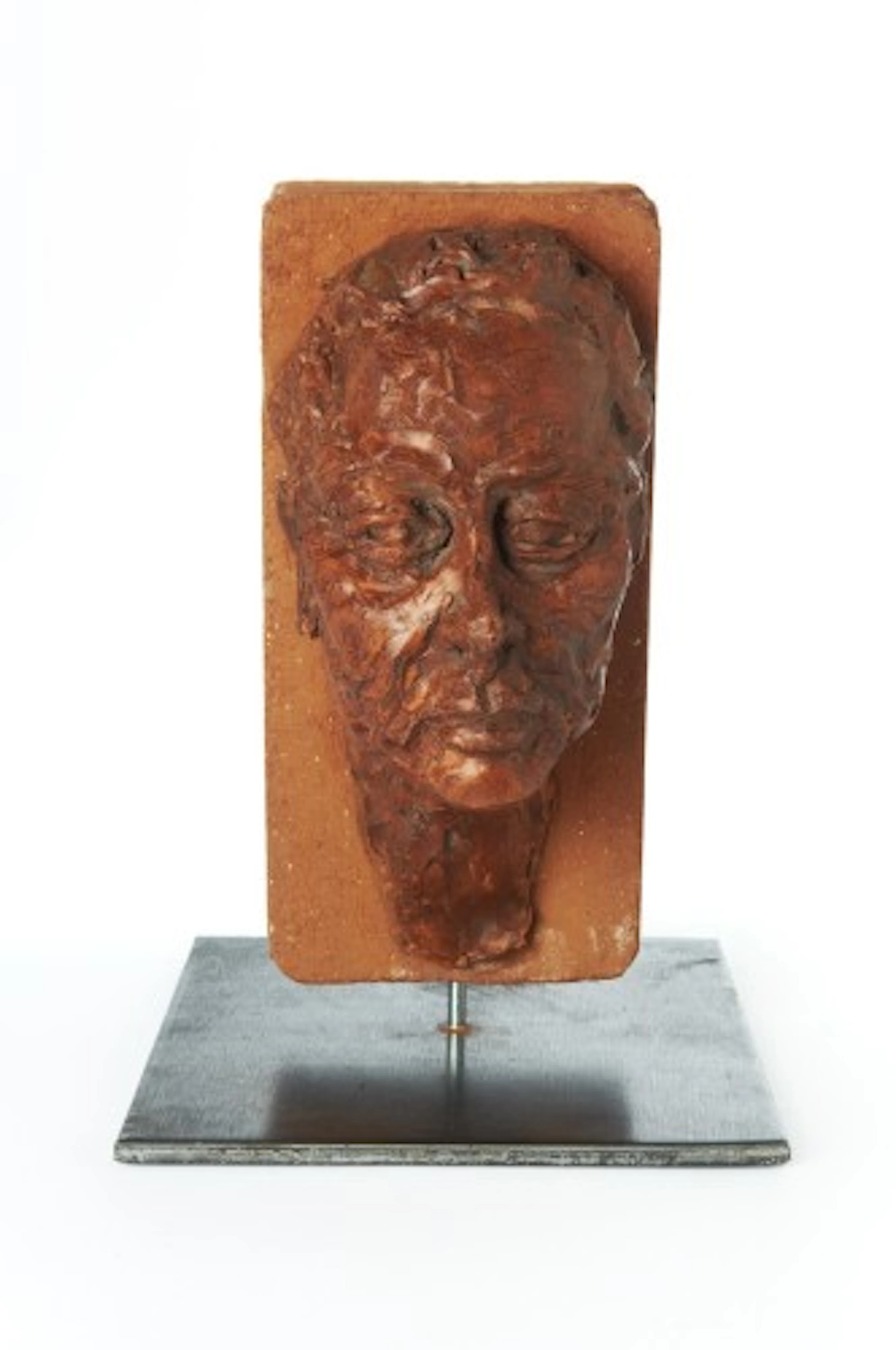 Bernard SILVERA (Né en 1959) SIKARA, 2010 Sculpture en argile rouge sur brique