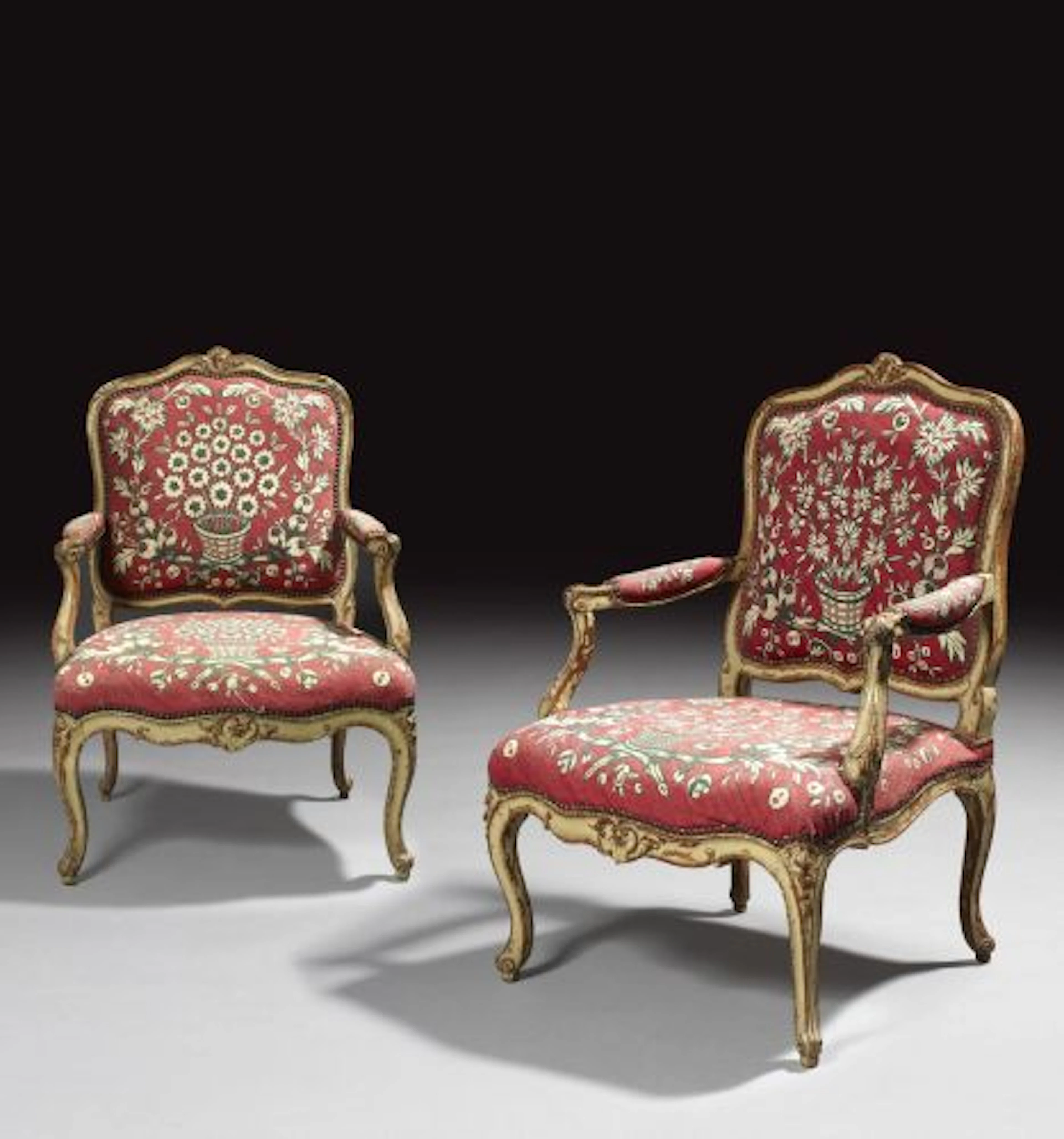 PAIRE DE FAUTEUILS A LA REINE D'EPOQUE LOUIS XV ESTAMPILLE DE LOUIS FALCONNET