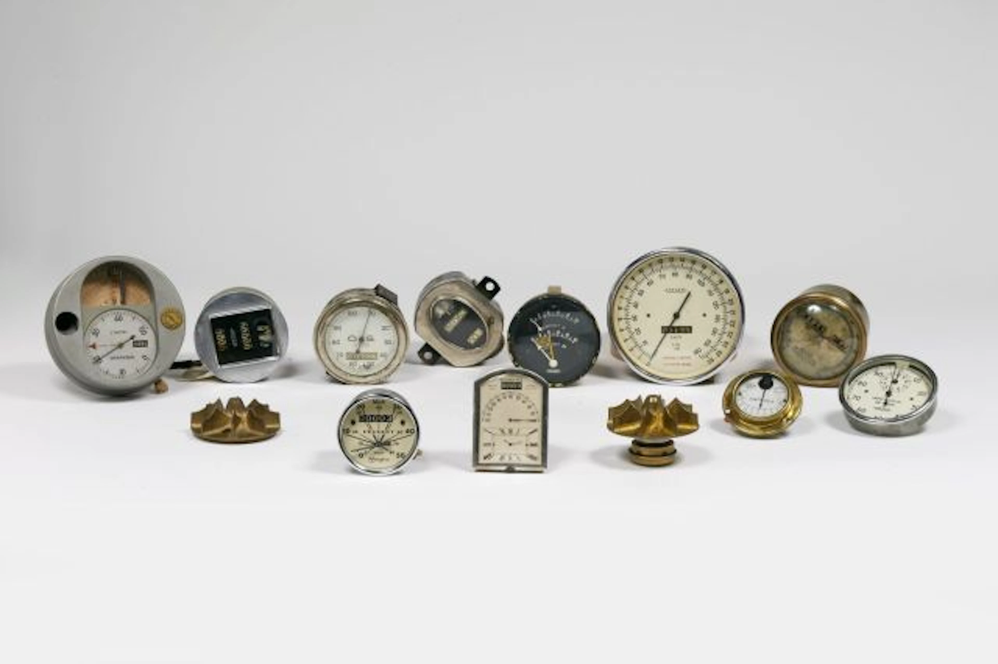 Lot d'instruments de bord