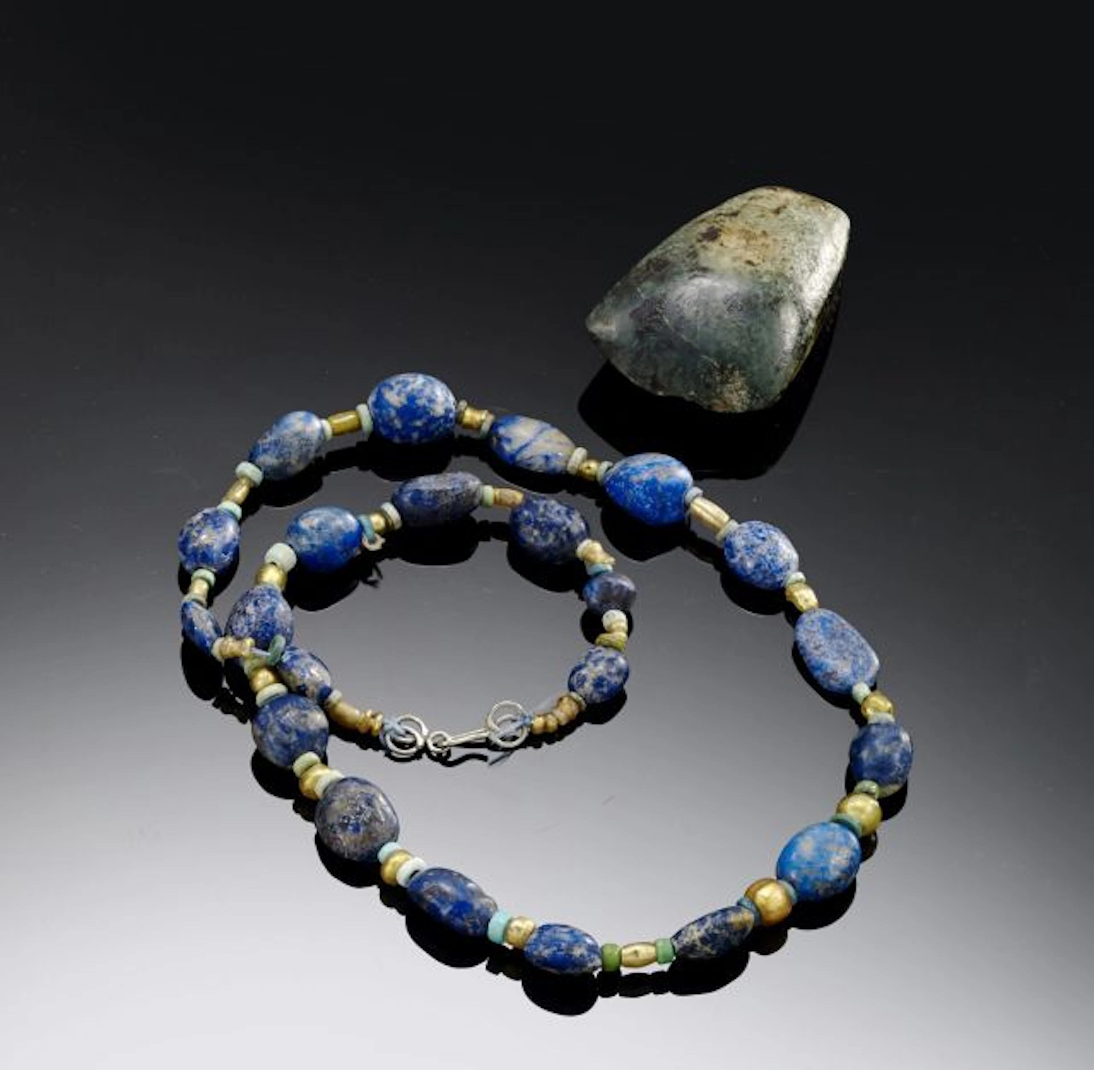 ENSEMBLE D'OBJETS ARCHEOLOGIQUES, POLYNESIE OU ORIENT, PERIODE ISLAMIQUE