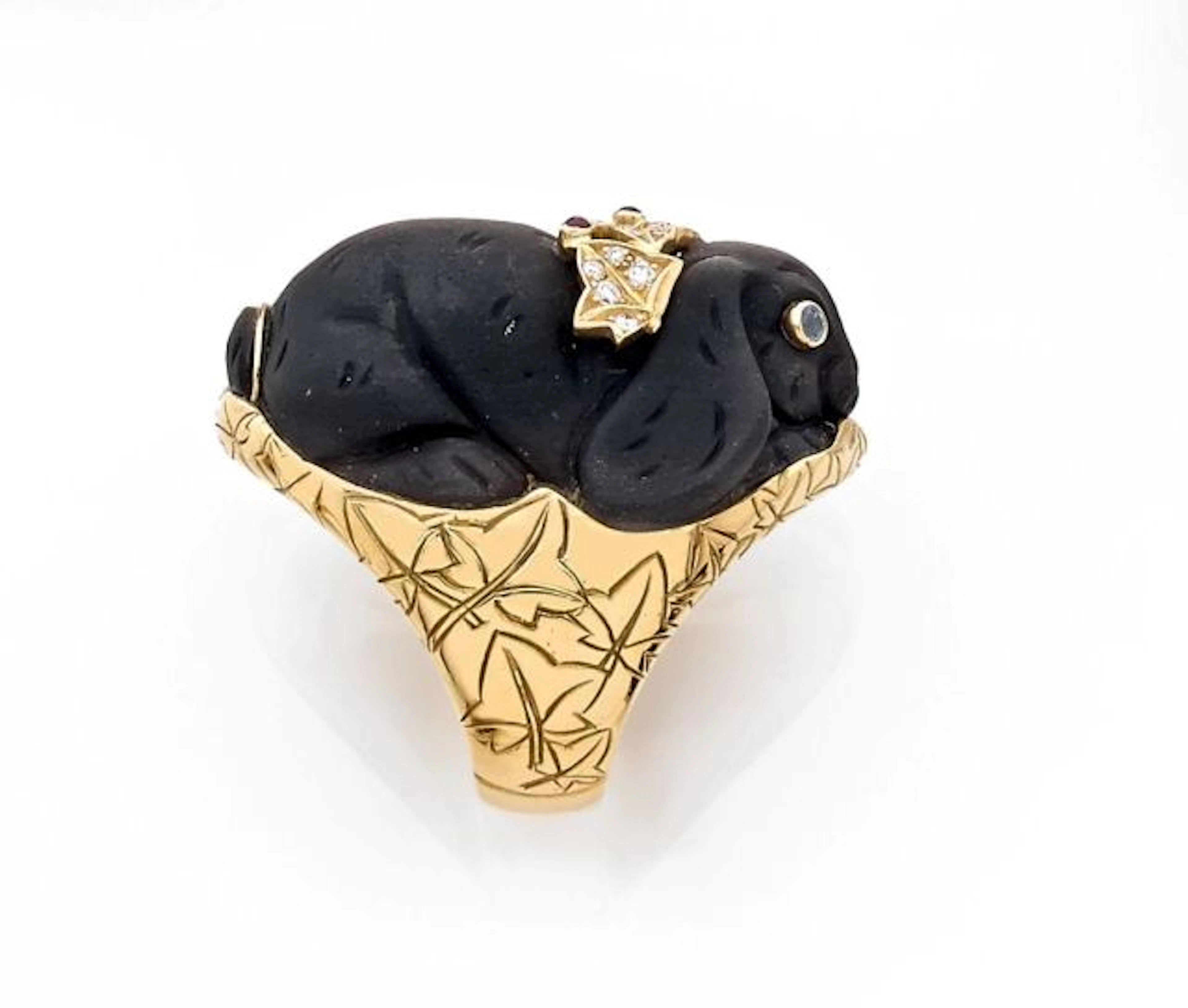 EVA SEGOURA Bague en or jaune ornée d'un lapin sculpté en obsidienne