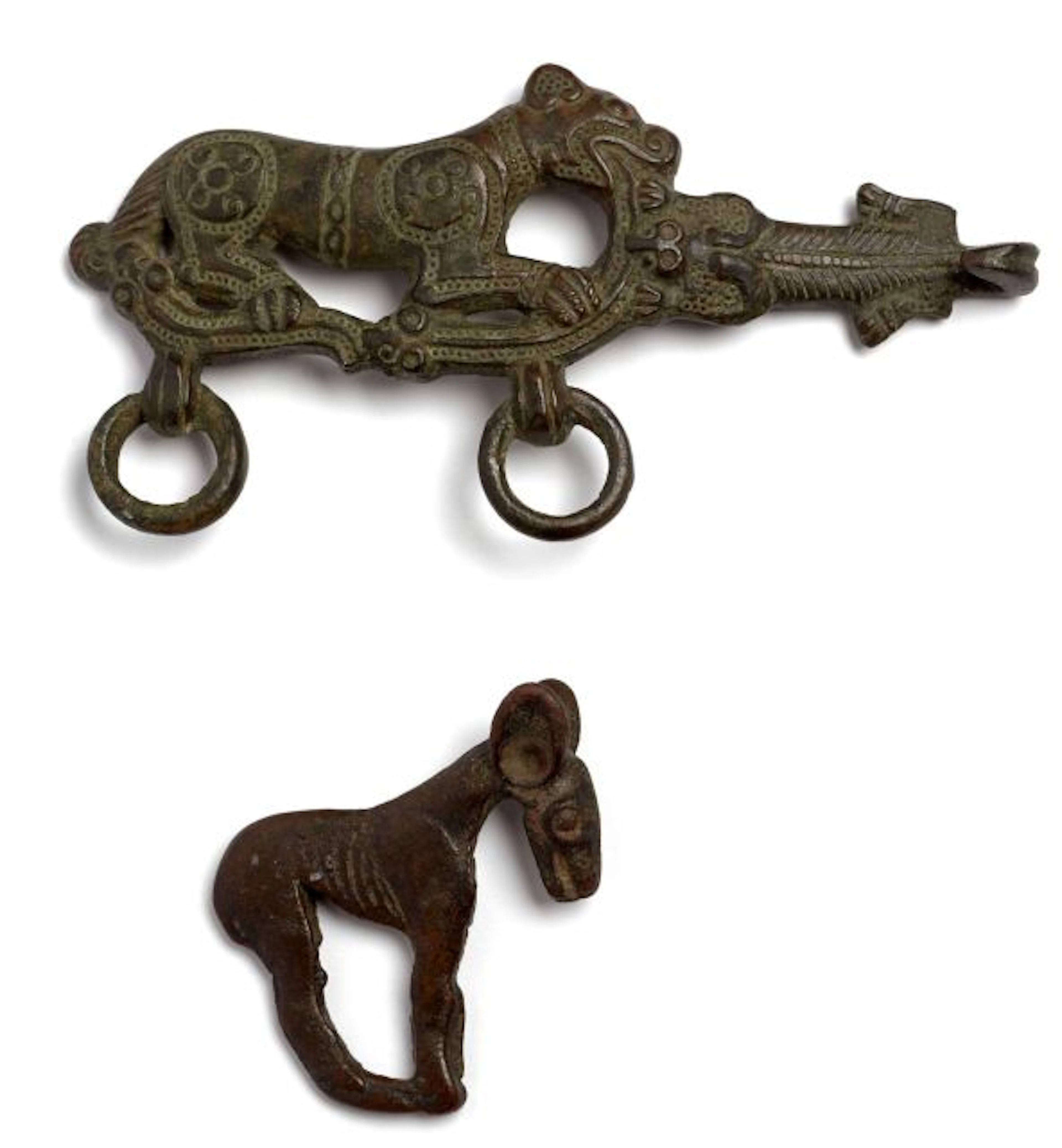 FIBULE AUX SERPENTS ET FÉLINS, CHINE, DYNASTIE ZHOU, 5E SIÈCLE AV.J.C.