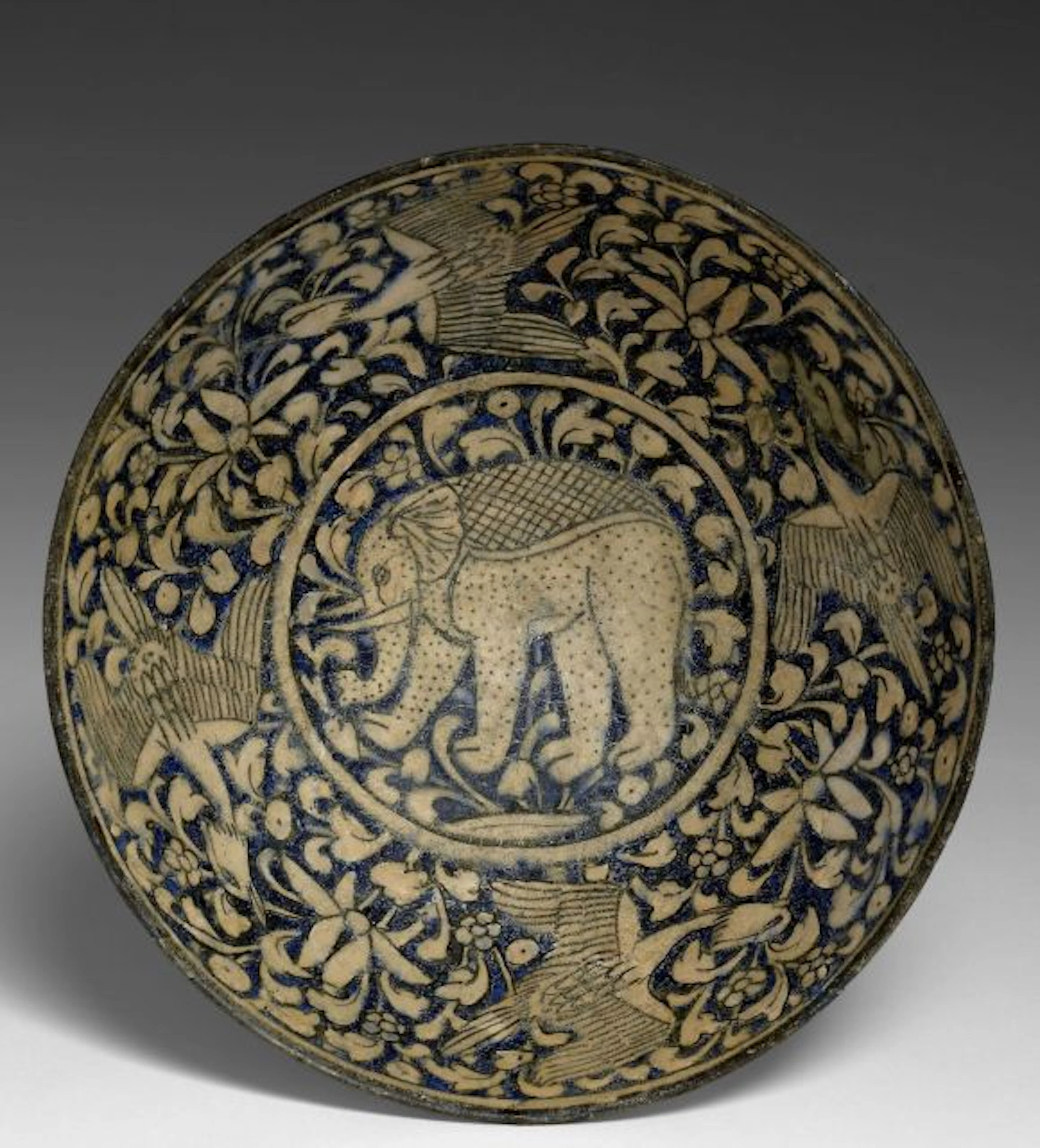 COUPE À L'ÉLÉPHANT, KASHAN, ART IL-KHANIDE, 13E -14E SIÈCLE