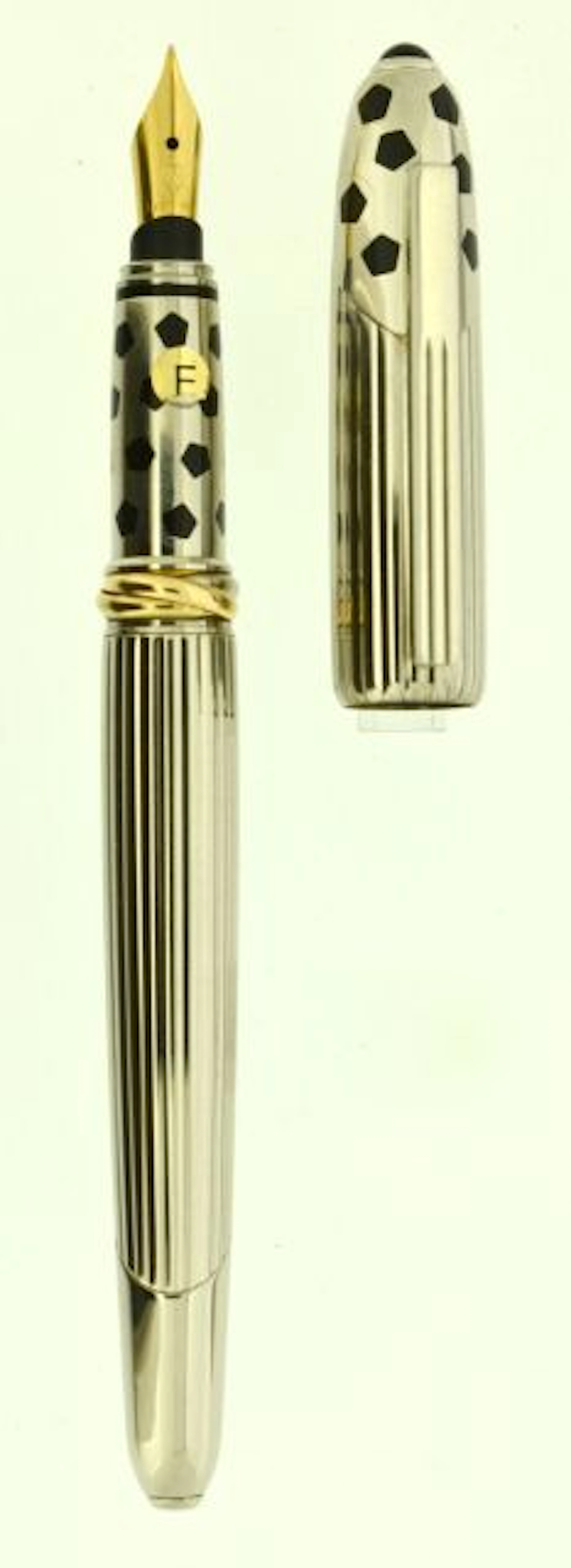 CARTIER, Panthère, stylo plume corps et capuchon plaqué palladium