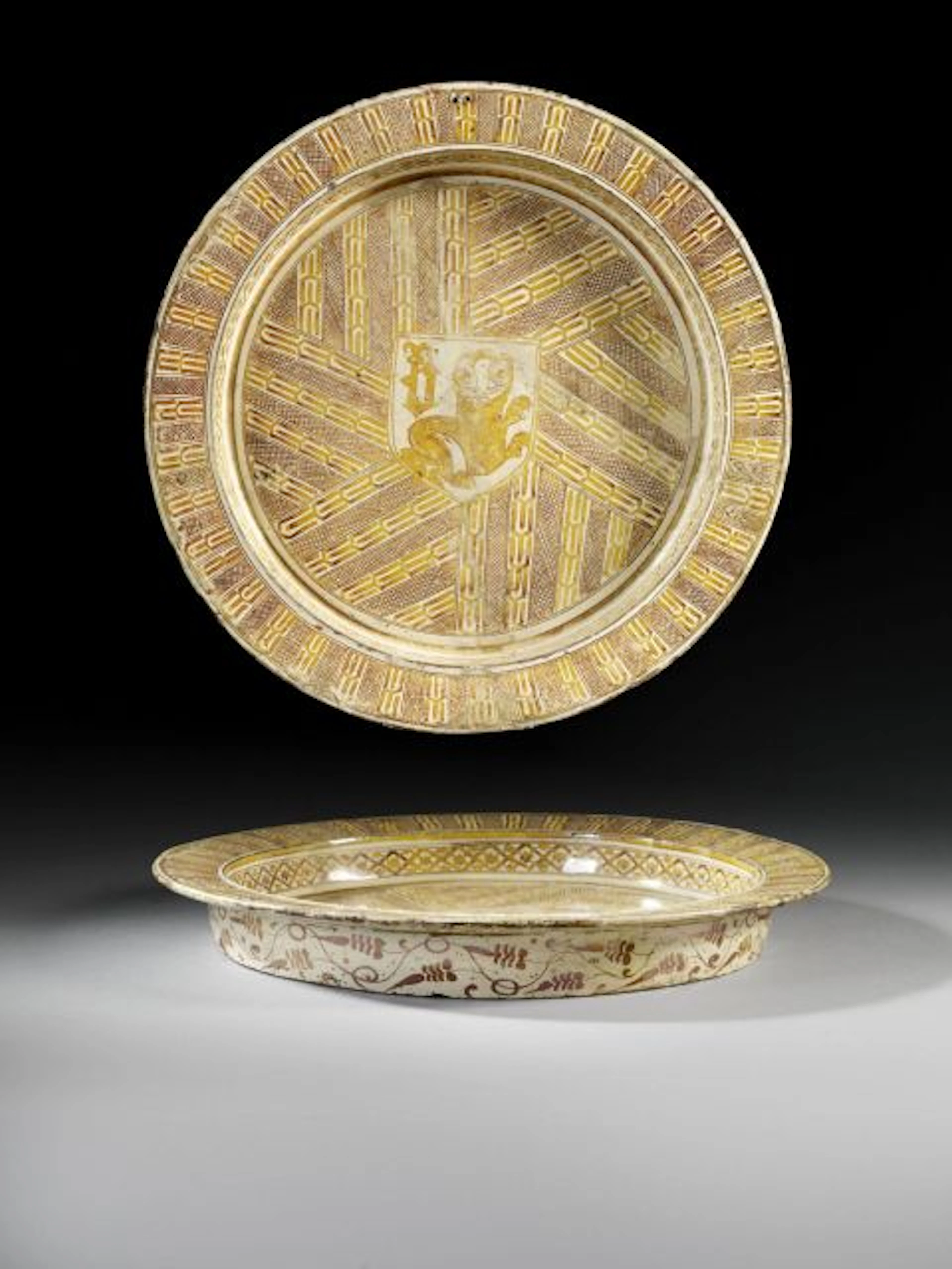 GRAND PLAT EN FAÏENCE LUSTRÉE HISPANO-MAURESQUE, VALENCE, XVe SIÈCLE
