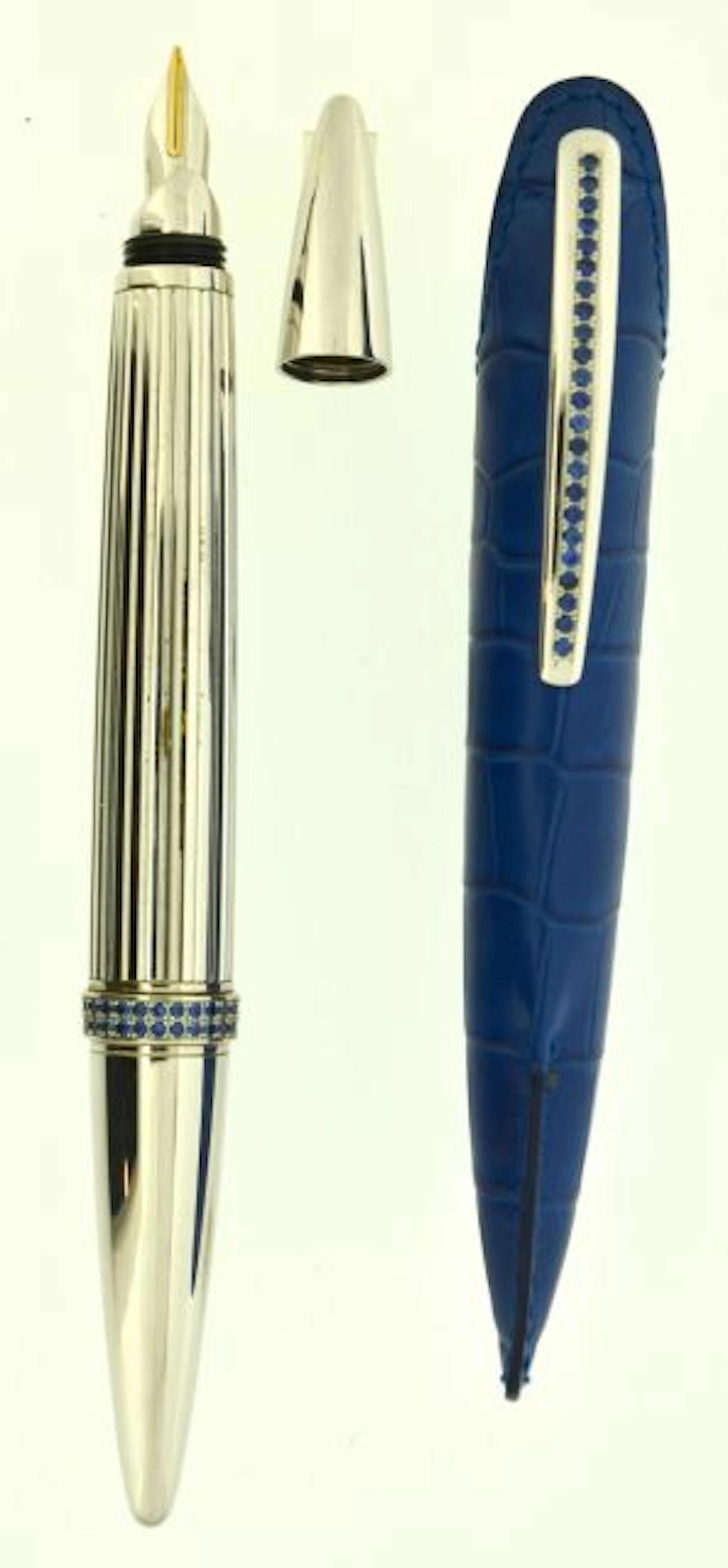 JORG HYSEK, Stylo plume entièrement plaqué palladium décor godrons.