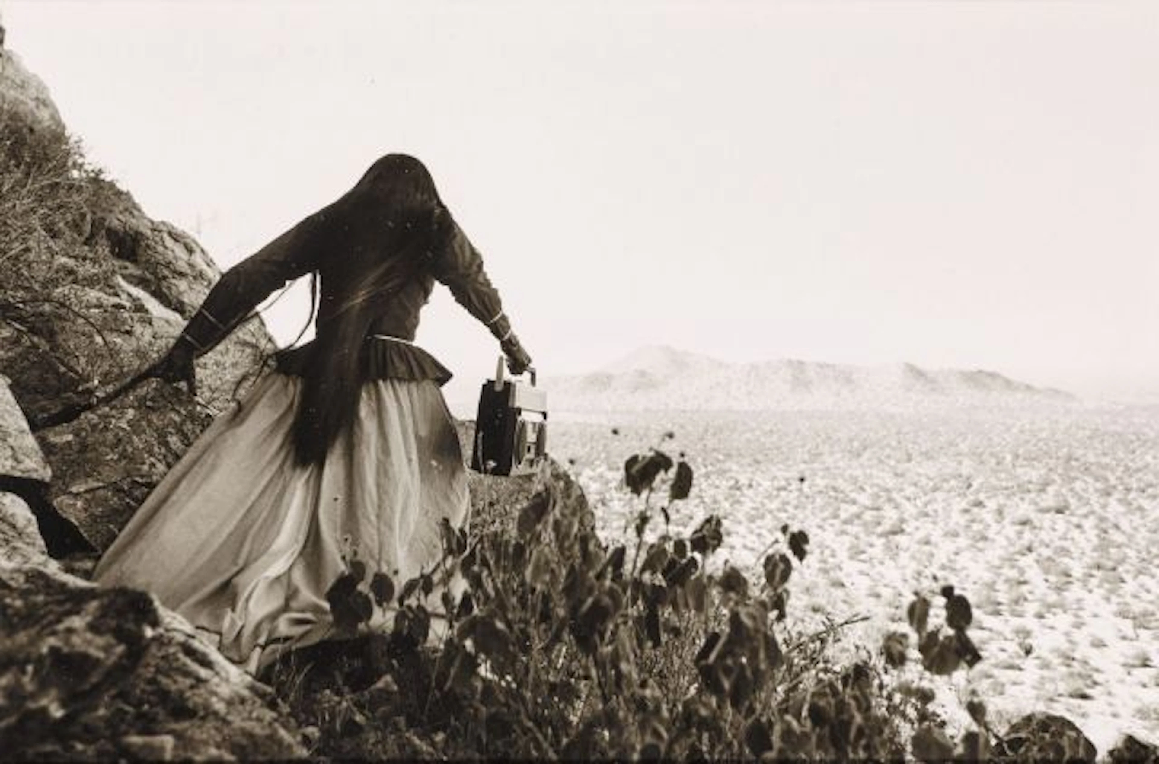 Graciela ITURBIDE Née en 1942 MUJER ANGEL (ANGEL WOMAN), SONORA DESERT - 1980