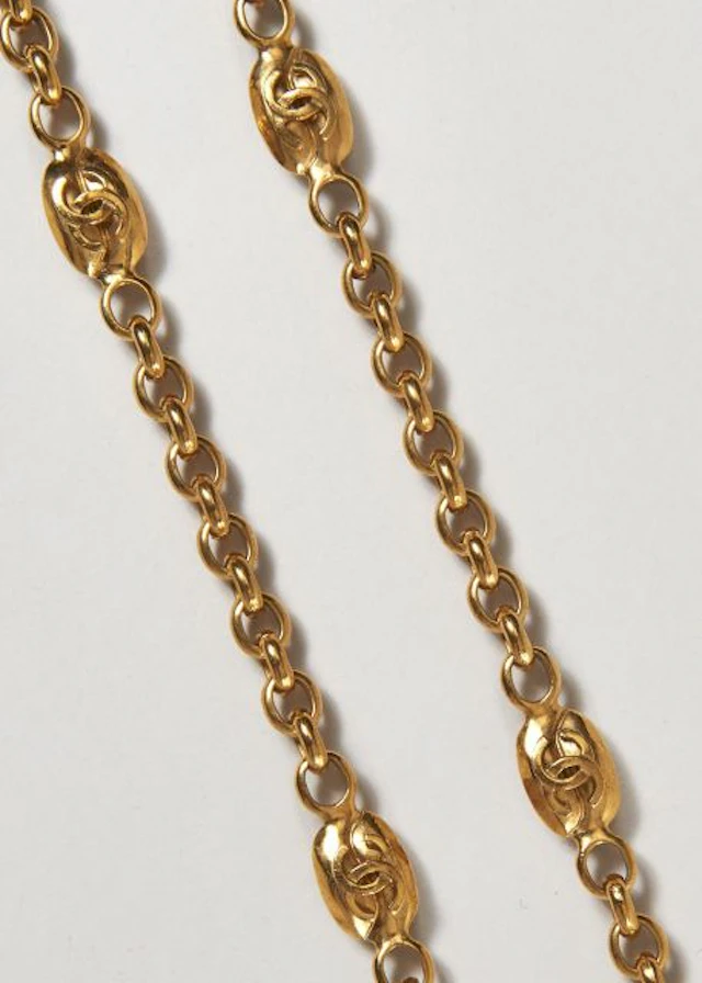 CHANEL, Ceinture chaîne pouvant former sautoir en métal doré intercalé