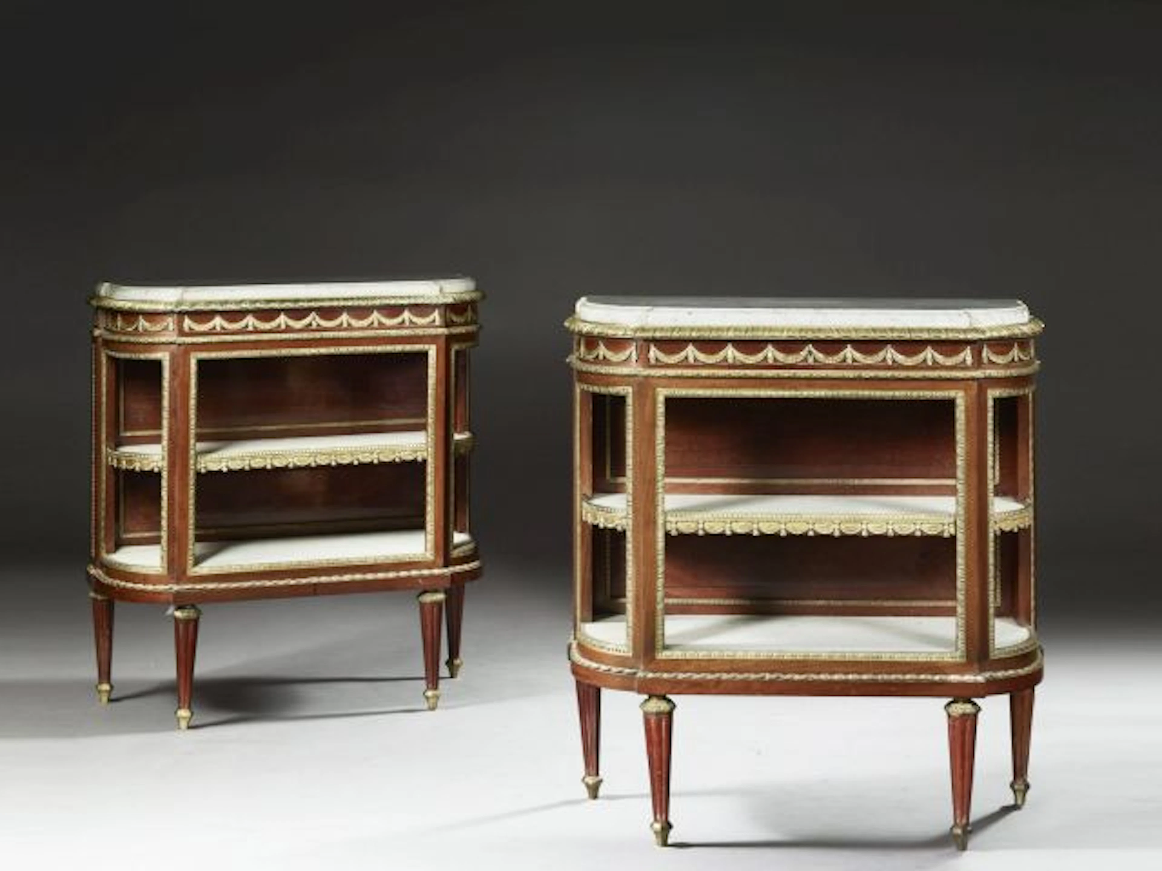 PAIRE DE CONSOLE-DESSERTES DE STYLE LOUIS XVI, PAR HENRY DASSON (1825-1896)
