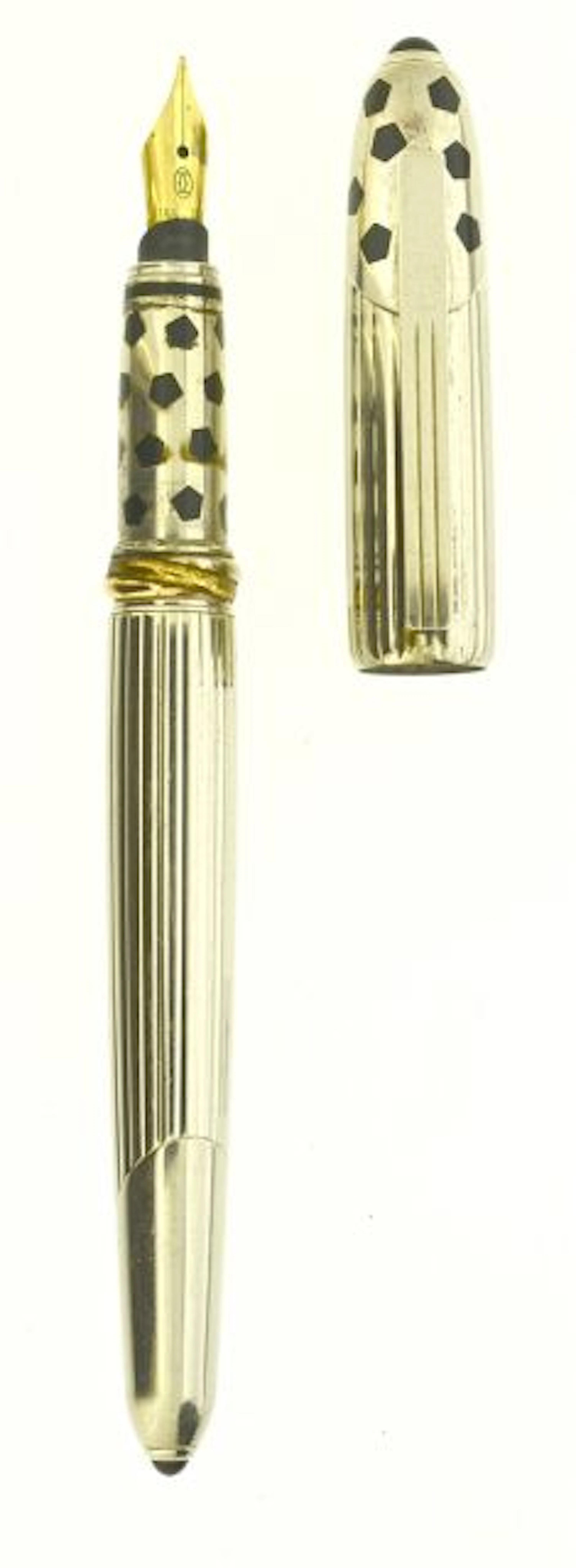CARTIER Panthère, stylo plume plaqué palladium décor godron. Bague