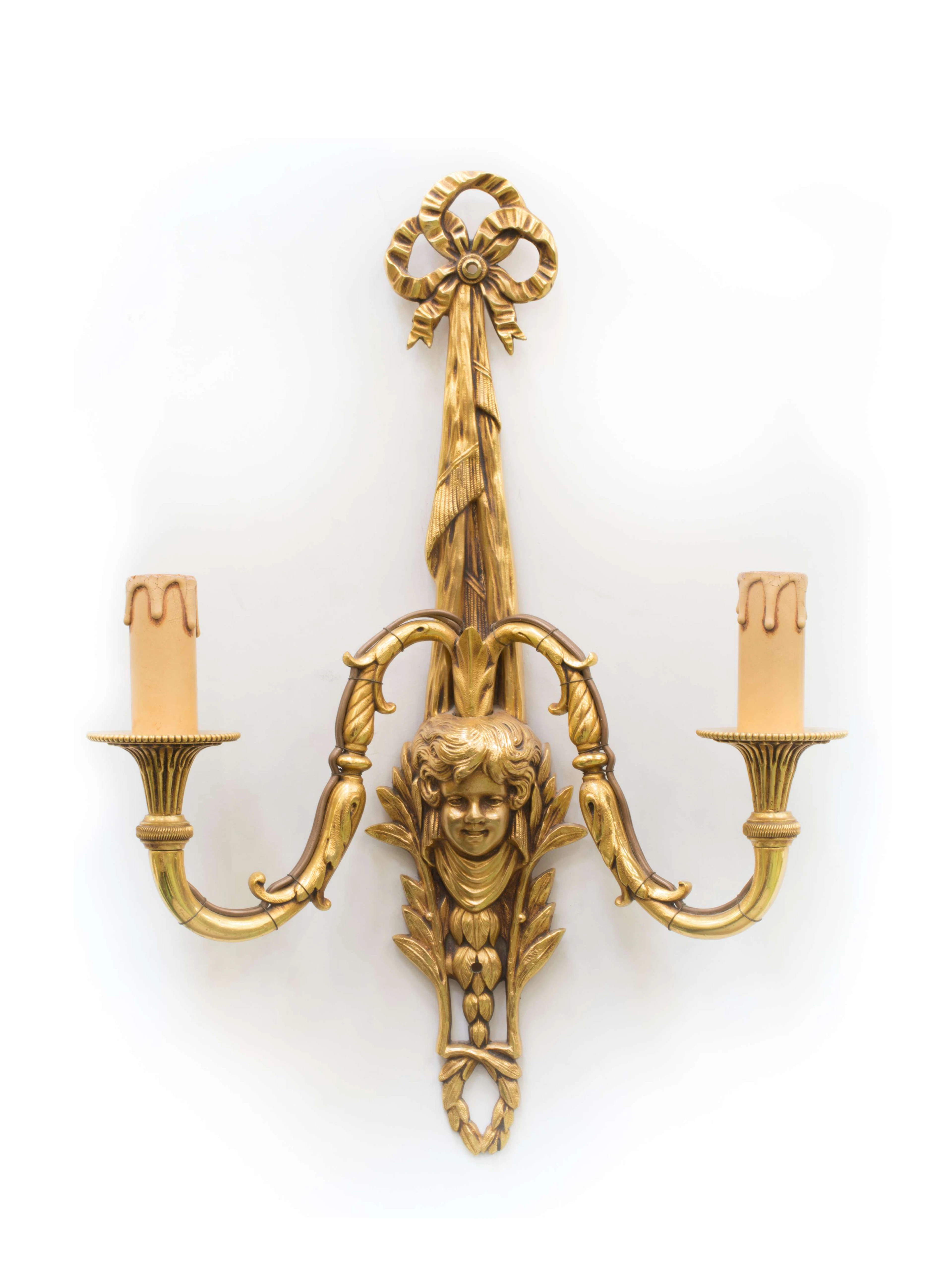 SUITE SCOTT FITZGERALD : PAIRE D'APPLIQUES DE STYLE LOUIS XVI