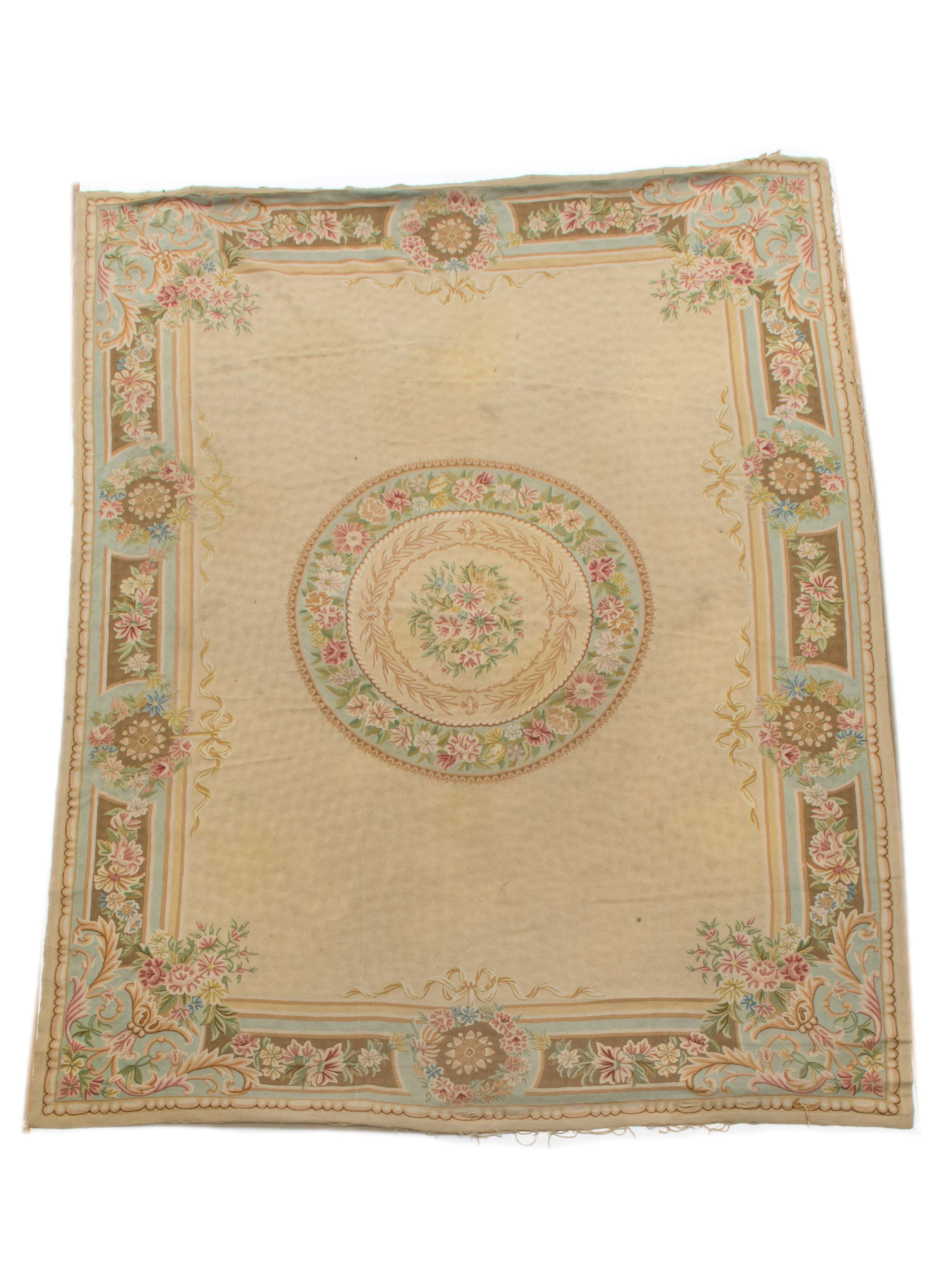IMPORTANTE BRODERIE AU POINT DE BEAUVAIS