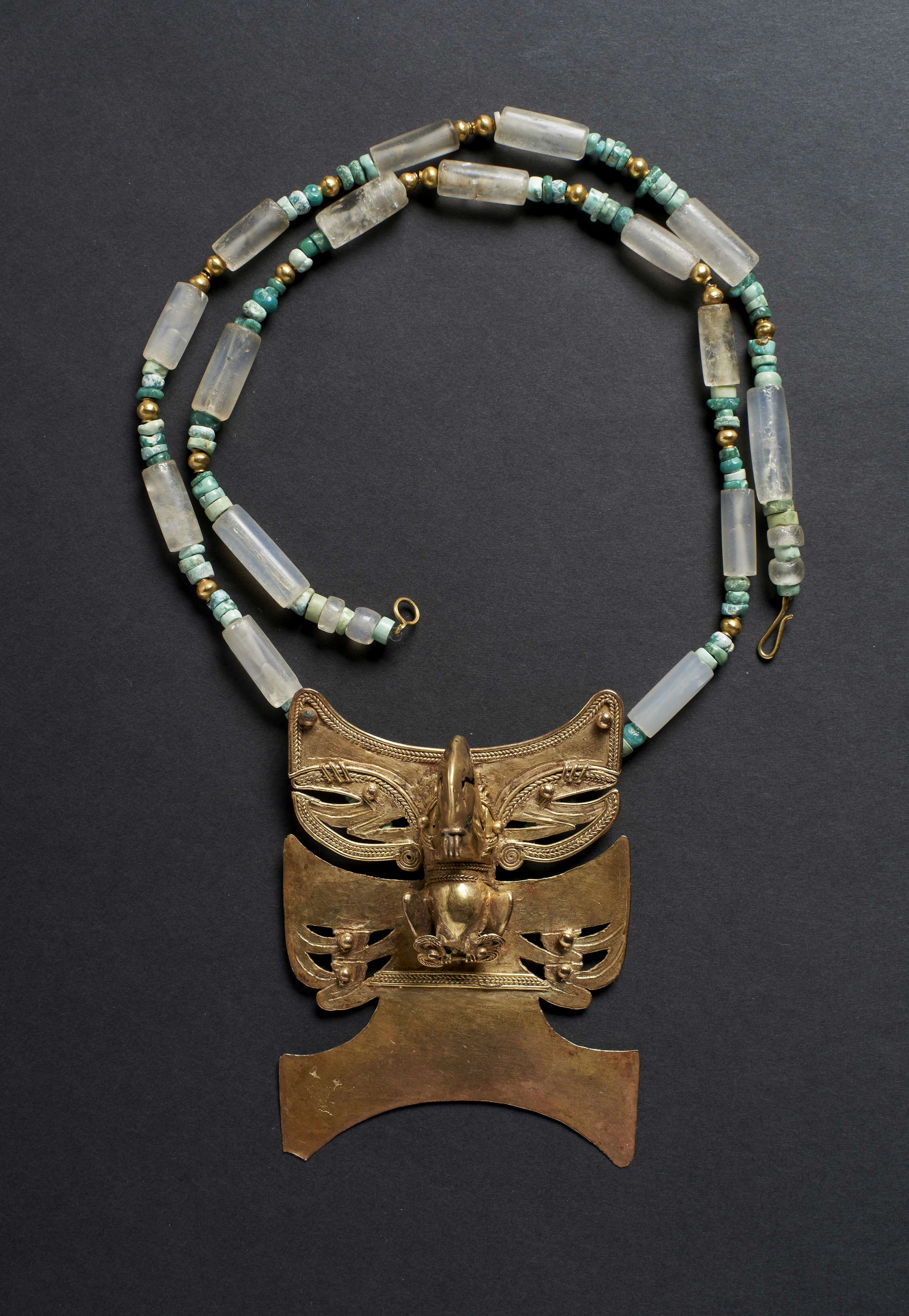 COLLIER ET SON PENDENTIF ZOOMORPHE - AIGLE Culture Tairona