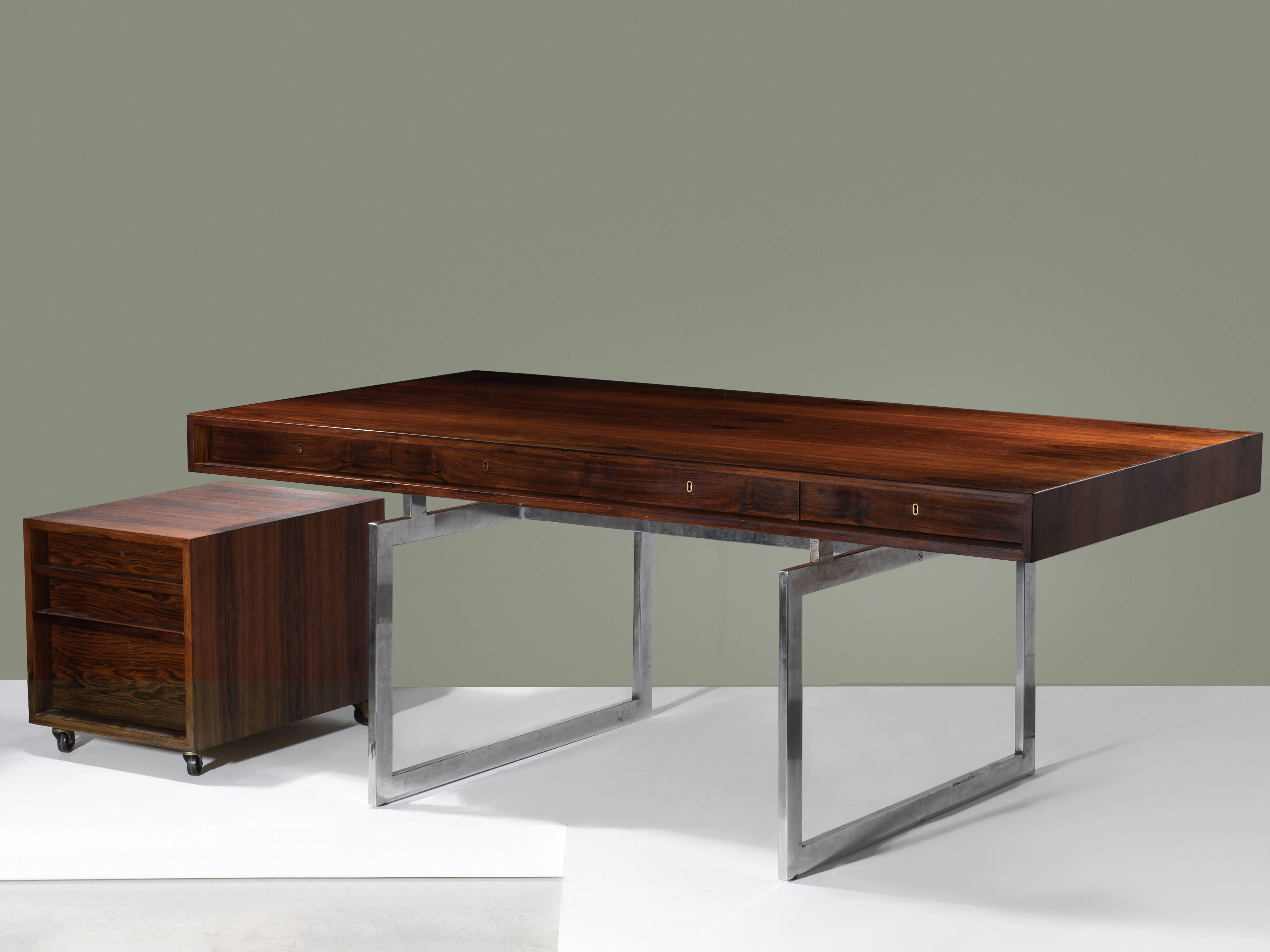 Bodil KJAER Née en 1932 Bureau mod.901 - 1959 Piètement en acier chromé