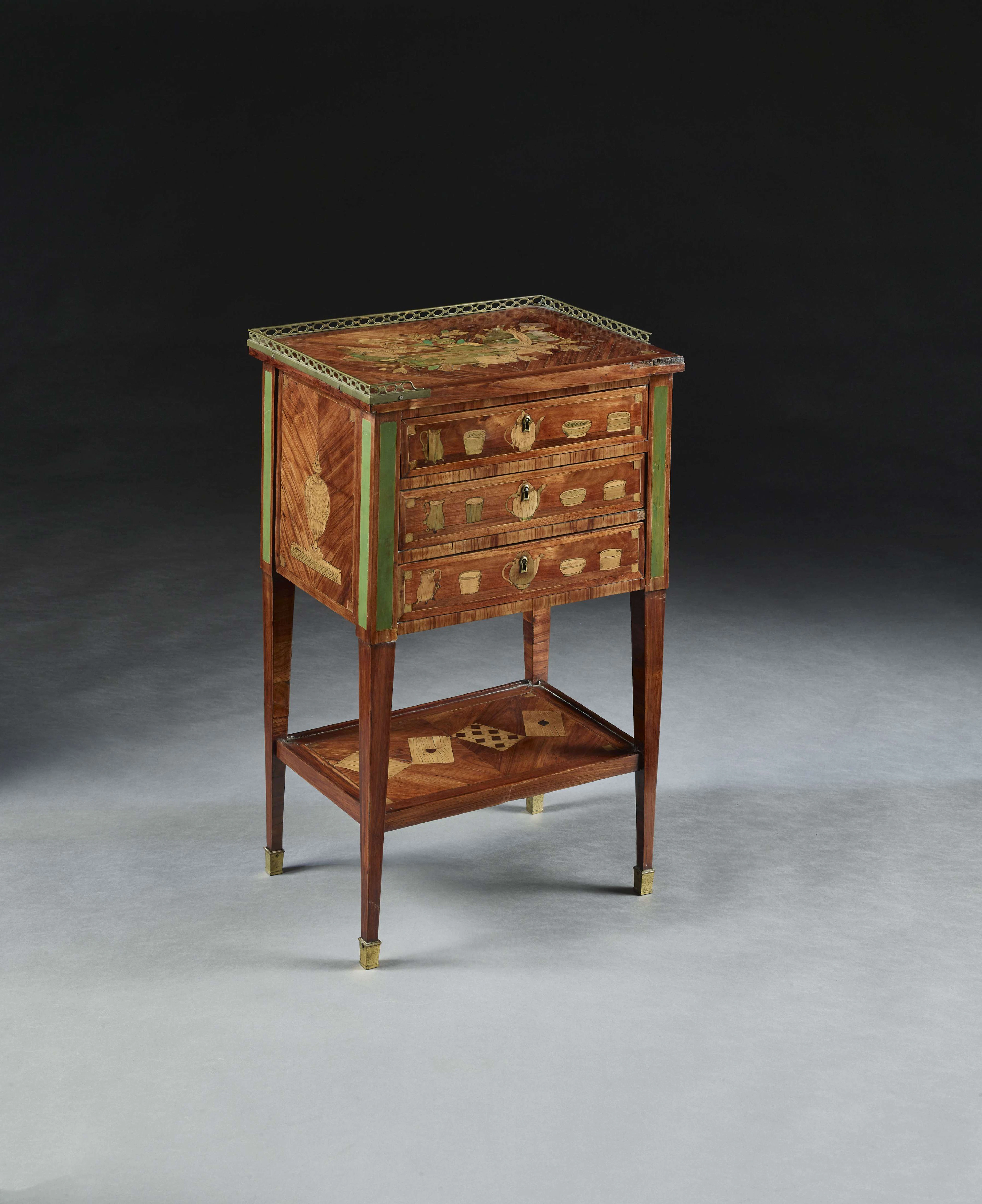TABLE EN CHIFFONNIÈRE D'ÉPOQUE LOUIS XVI
