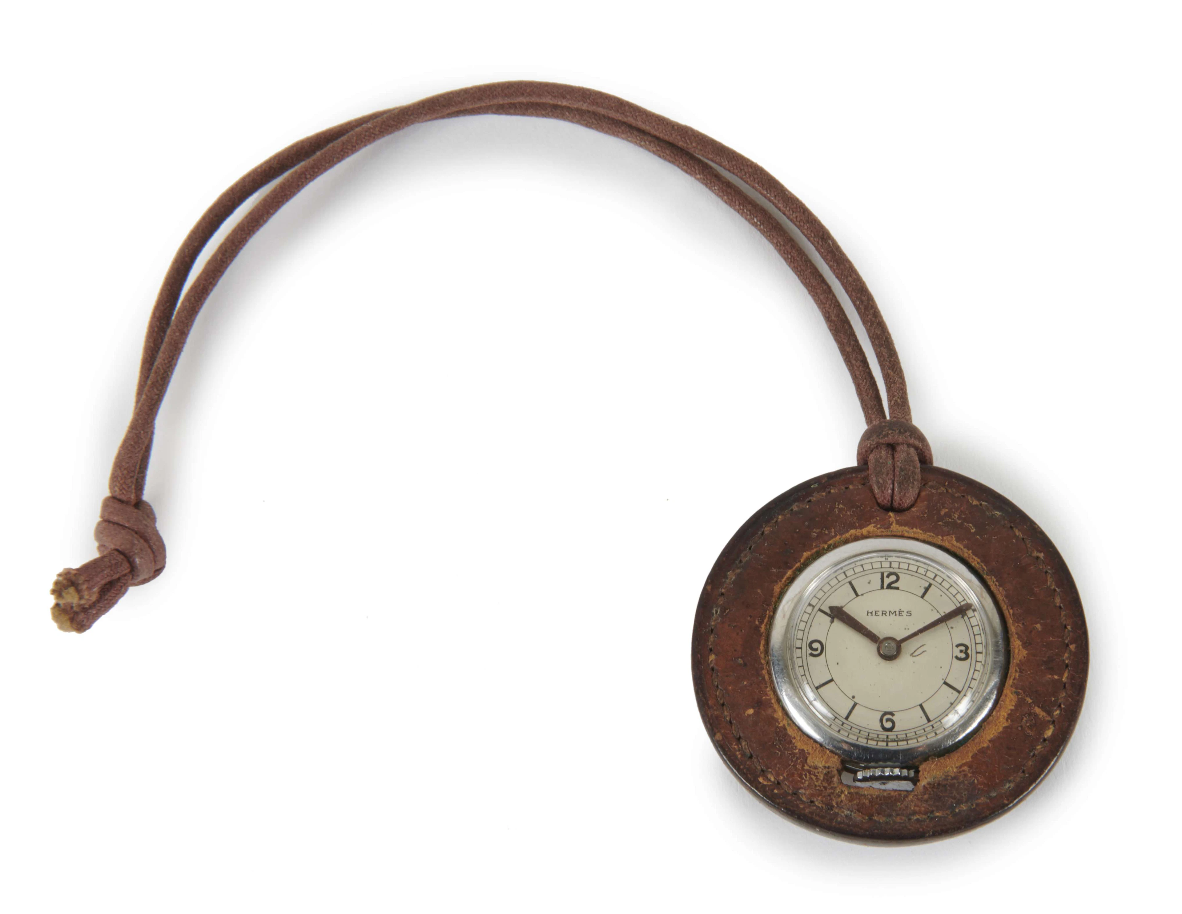 HERMÈS Circa 1930 Montre boutonnière Garniture métal...