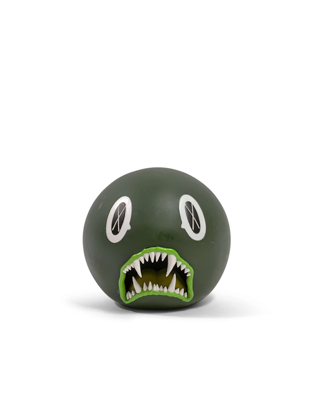 KAWS X MEDICOM Cat Teeth Bank (green) - 2007 Vinyle peint