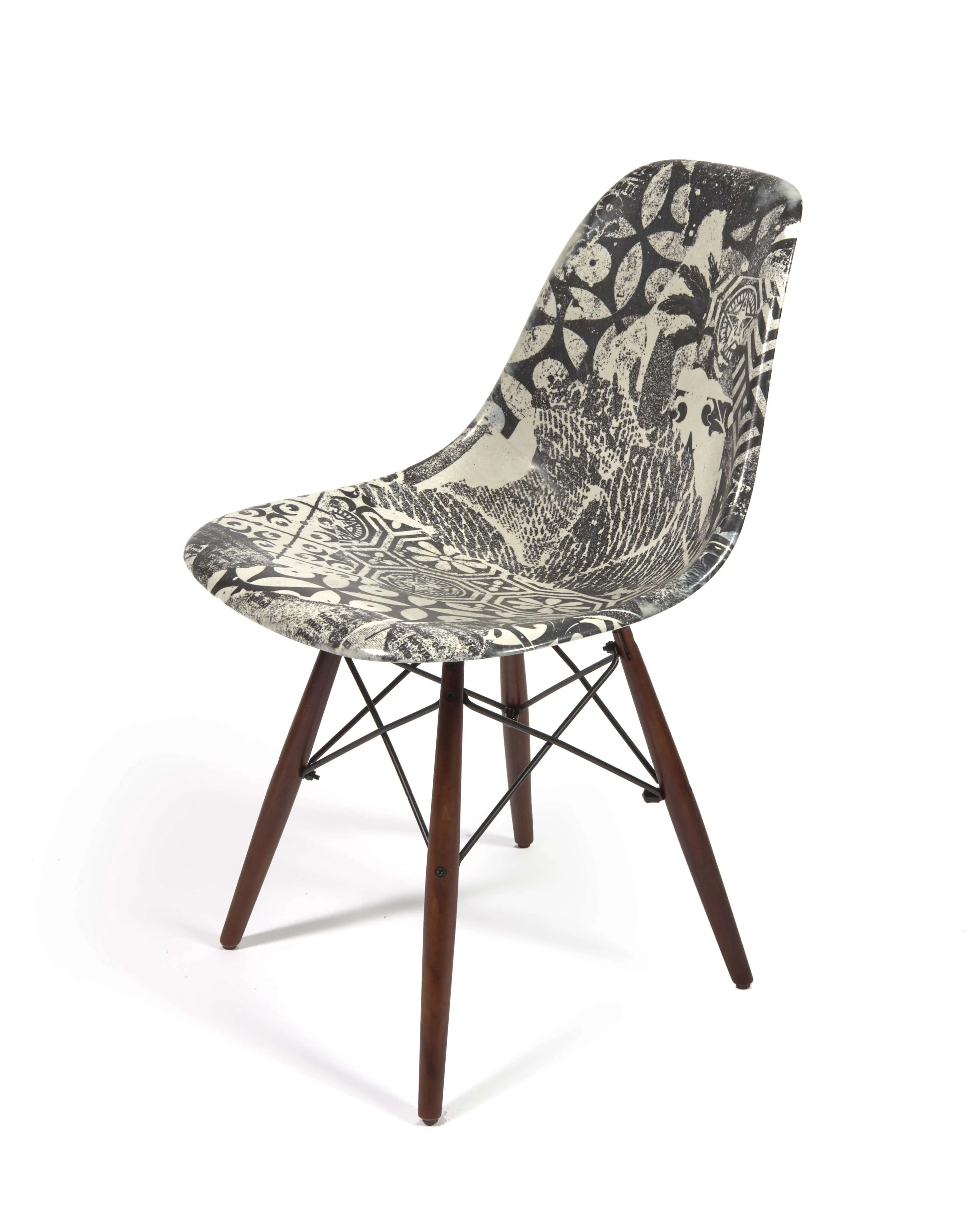 Shepard Fairey X Modernica Eames Side Shell Dowel - 2018 Fibre de verre et bois