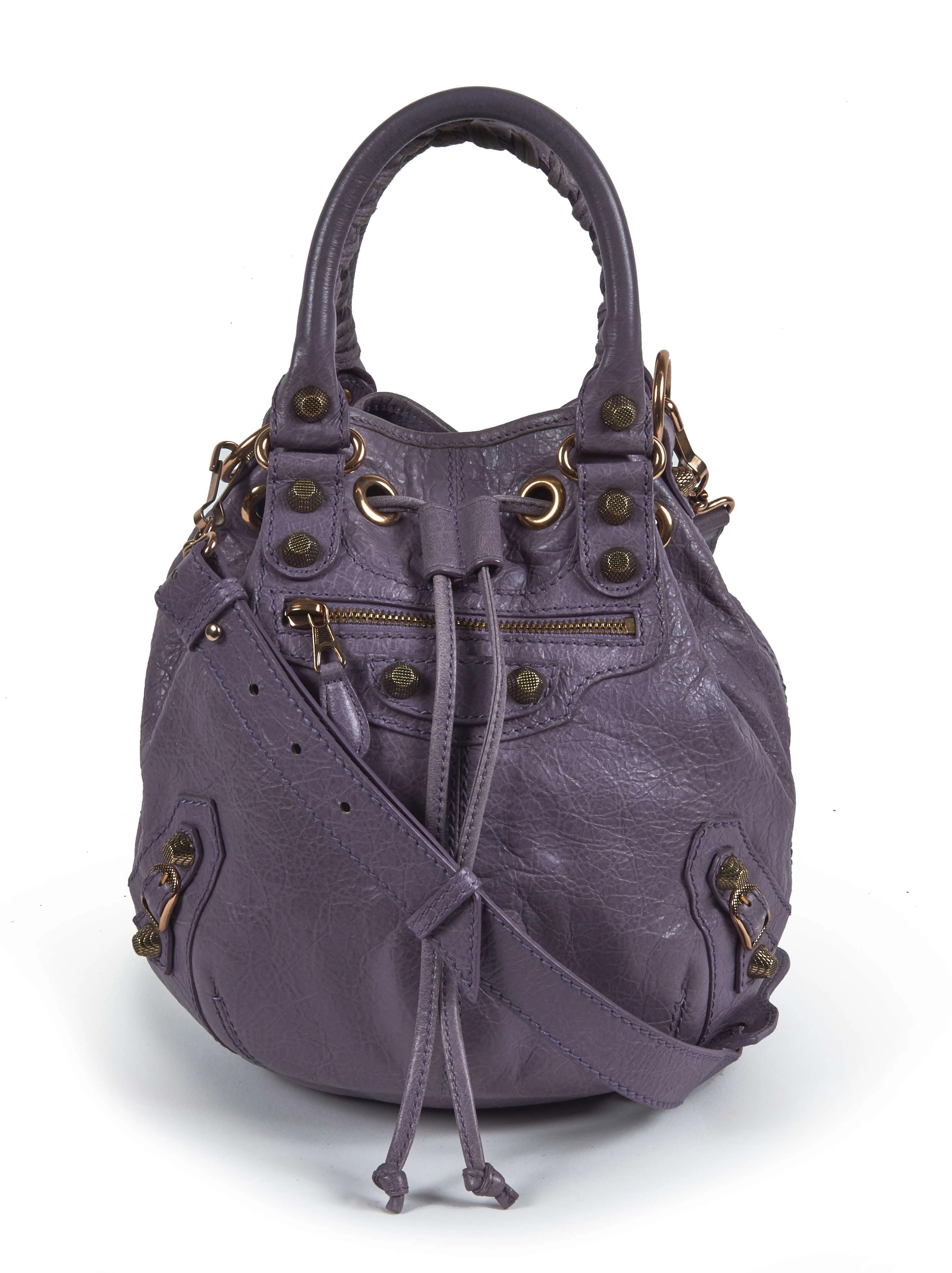 BALENCIAGA SAC "Giant Mini Pompon" en cuir vieilli lilas