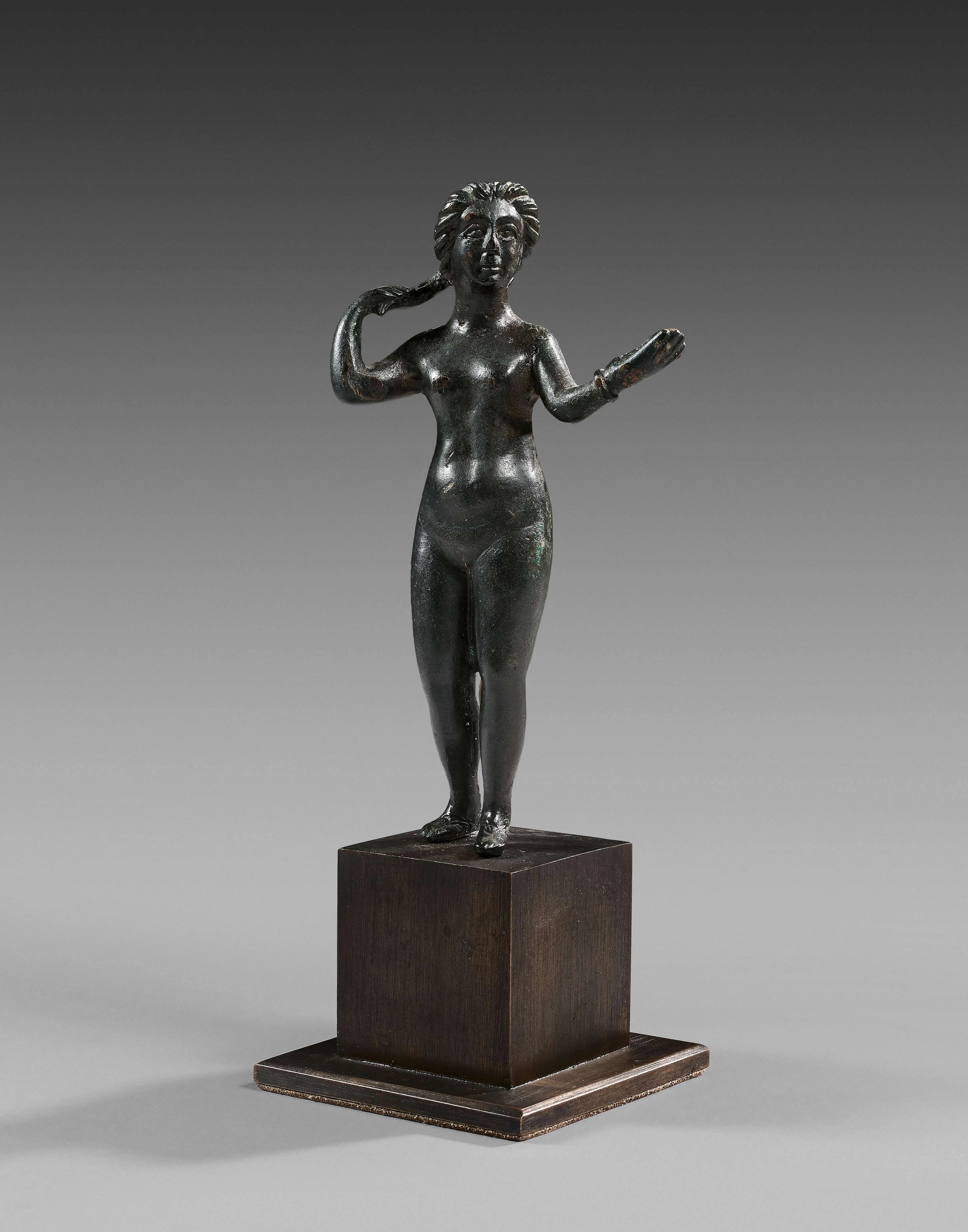 Style gallo-romain Vénus anadyomène Bronze à patine sombre