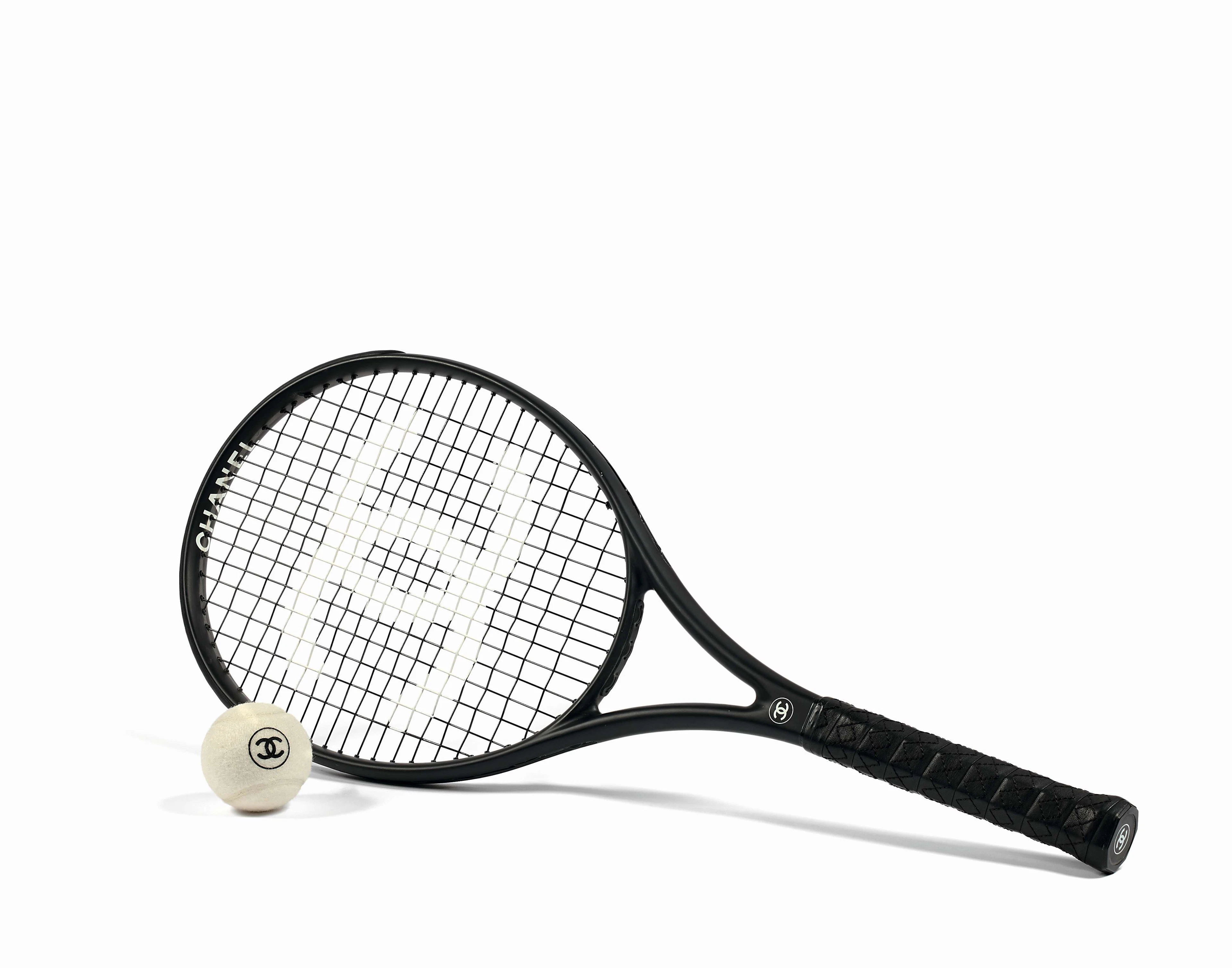 CHANEL Raquette mate noire et balle de tennis - 2012