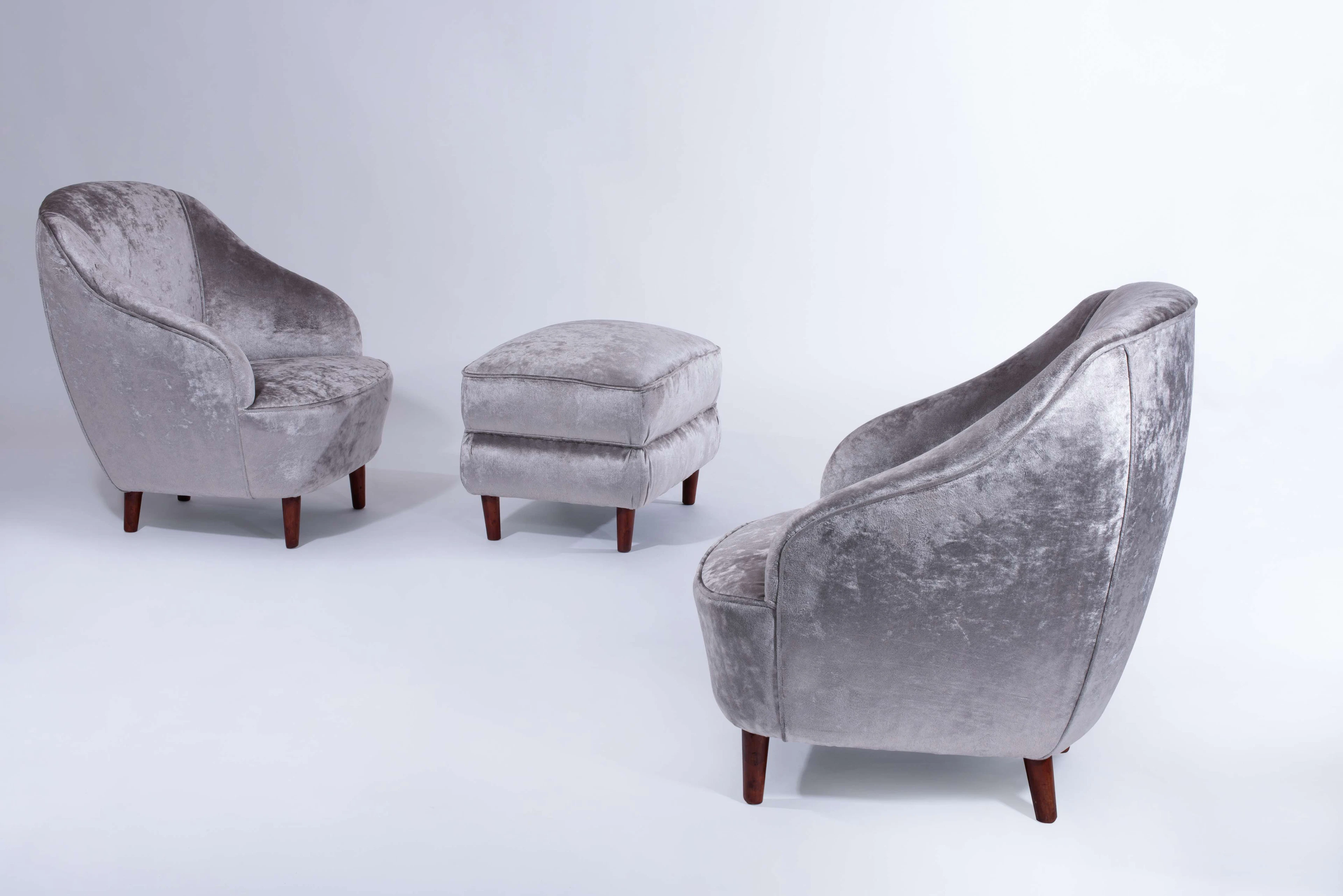 Gio PONTI 1891-1979 Paire de fauteuils et un ottoman...