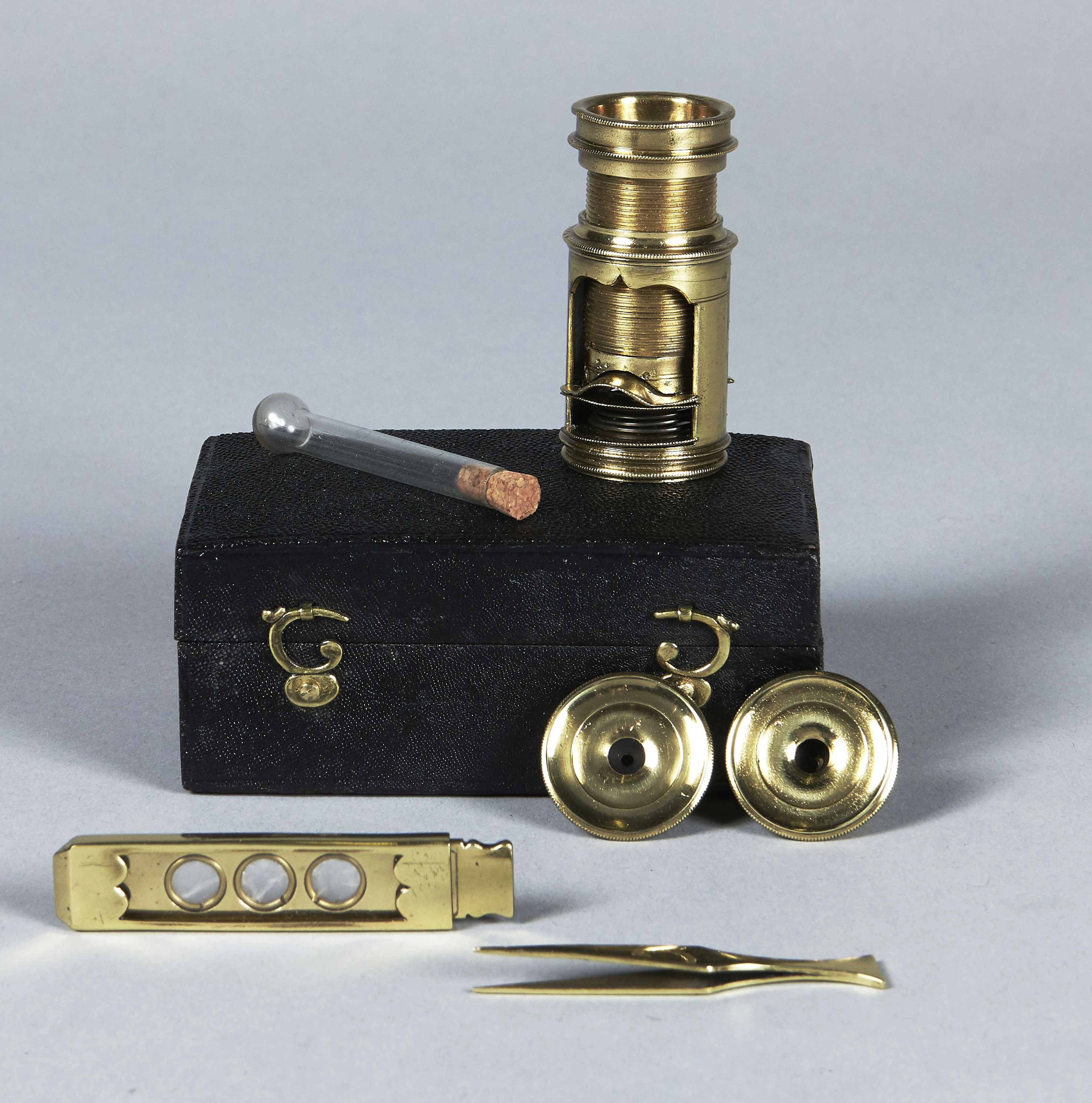 MICROSCOPE DE TYPE SCREW-BARREL