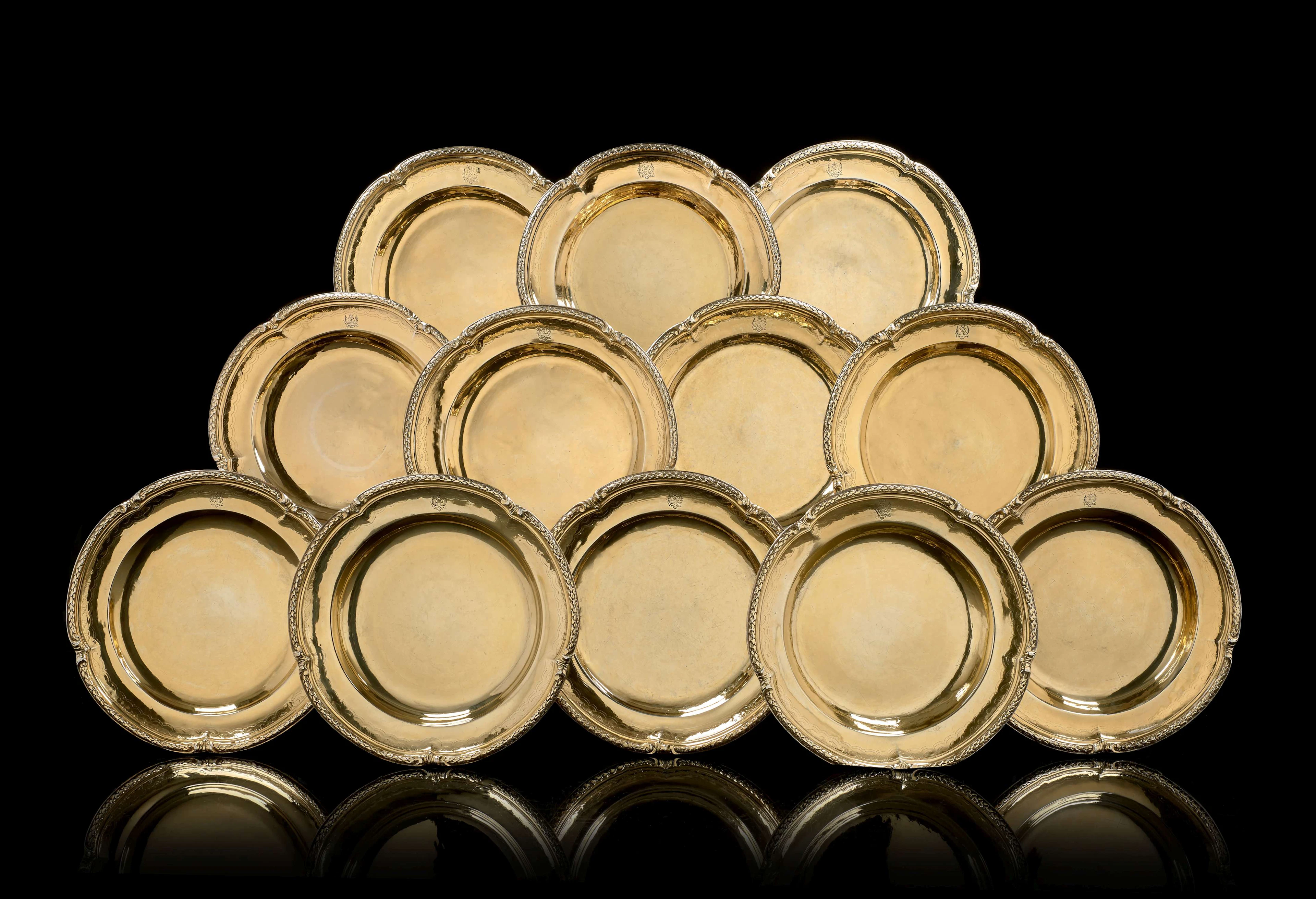 SUITE DE DOUZE ASSIETTES EN VERMEIL