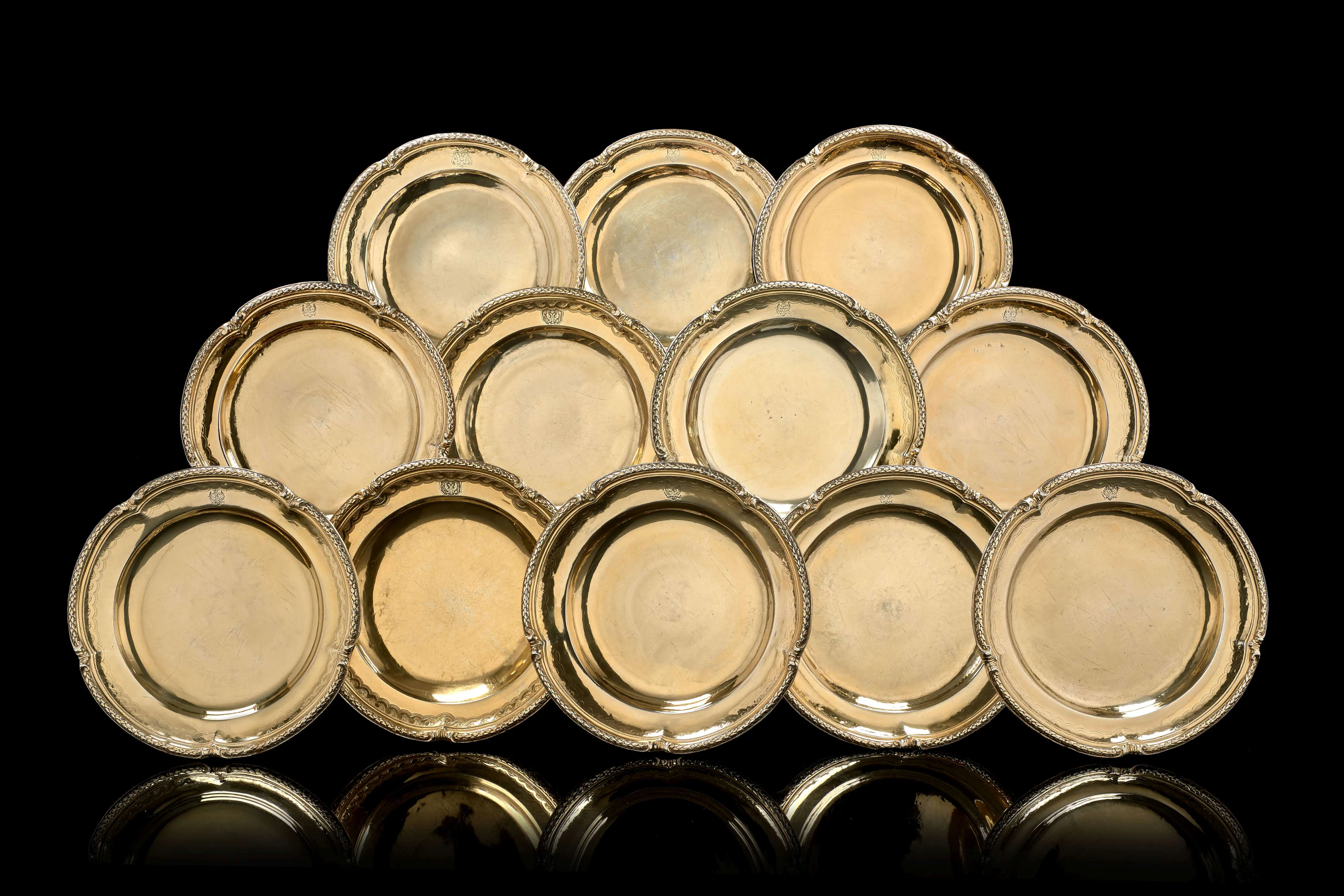 SUITE DE DOUZE ASSIETTES EN VERMEIL