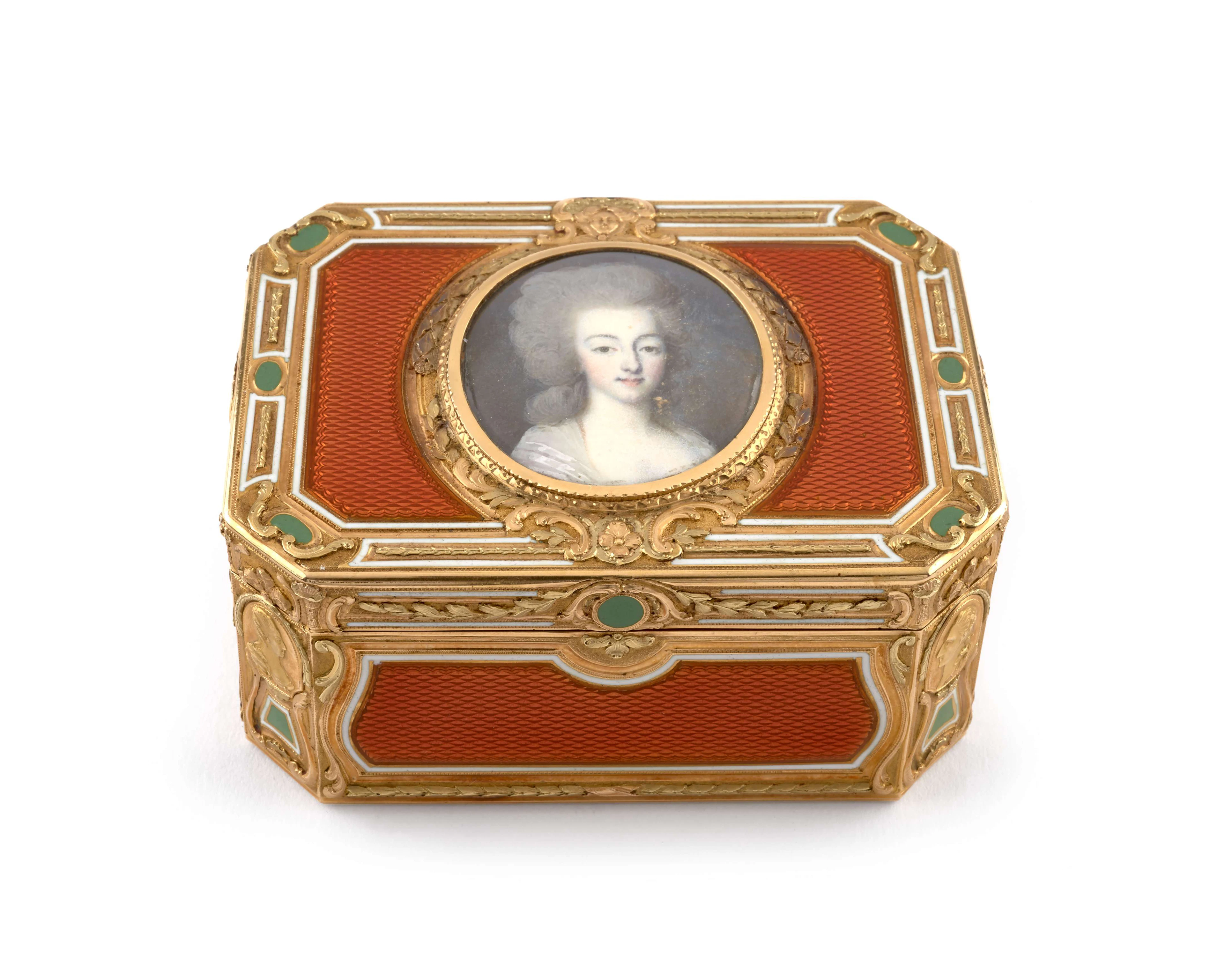 BOÎTE EN OR ET ÉMAIL