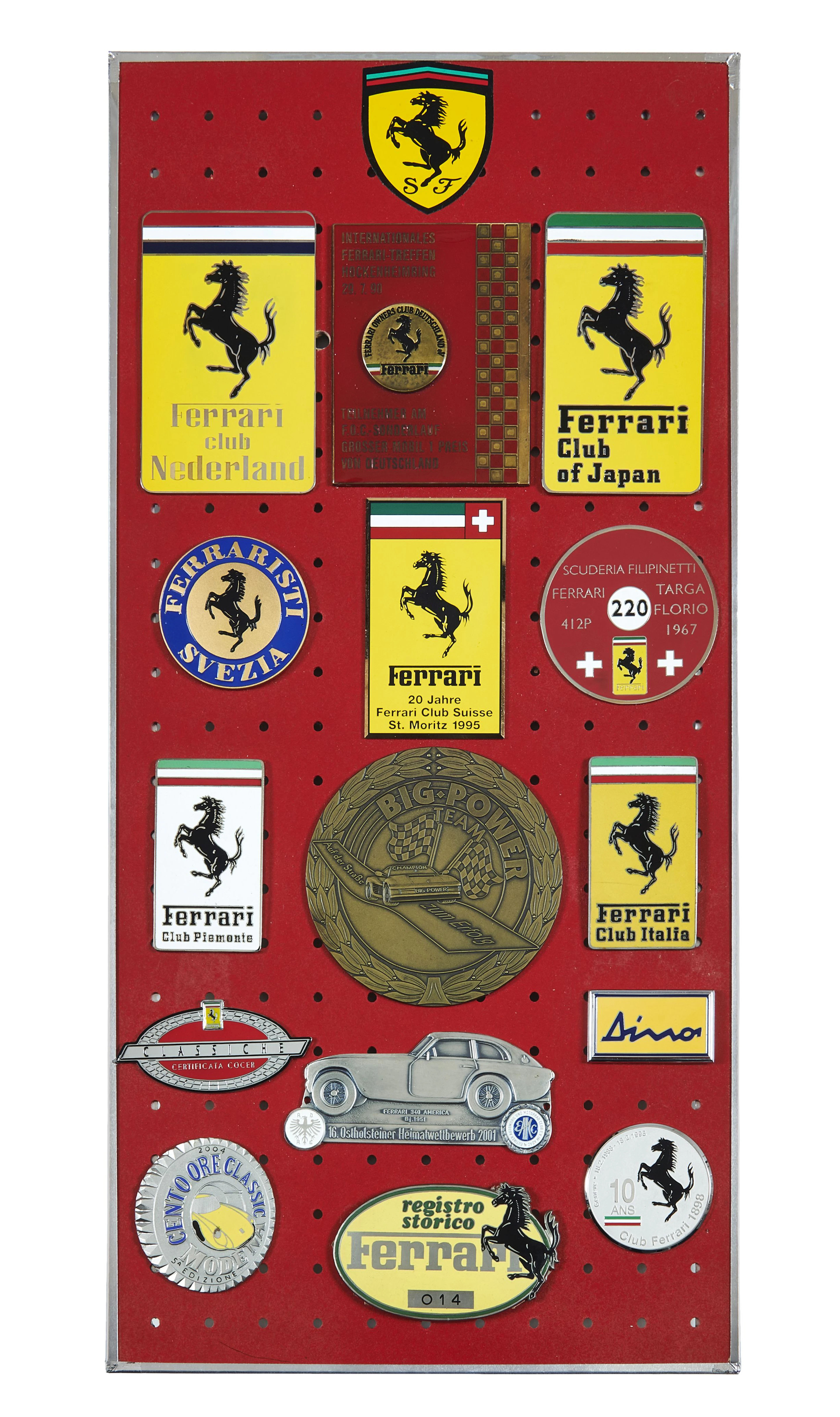 FERRARI Ensemble de 15 badges et écussons - Clubs étrangers et divers