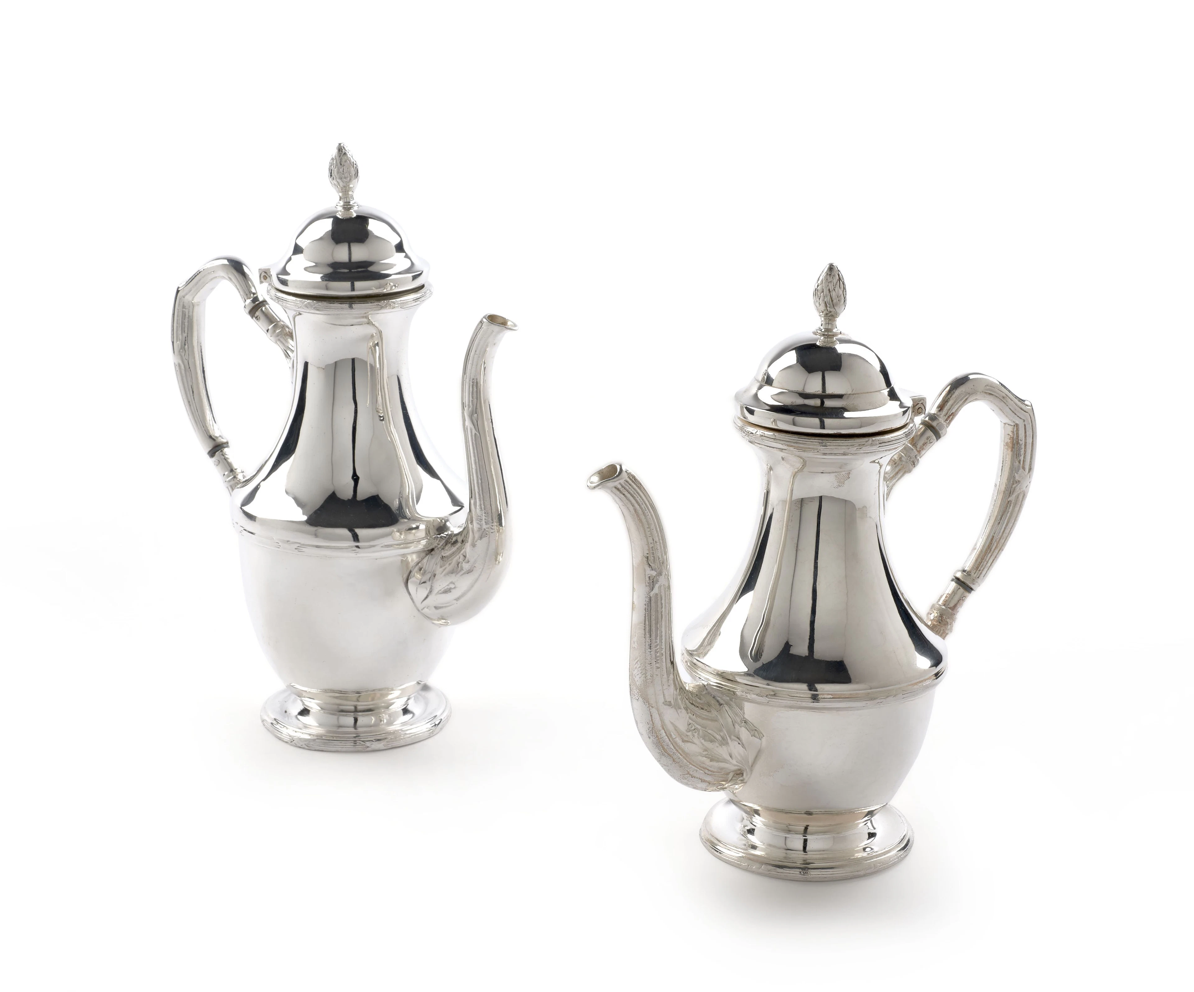 UNE THEIERE ET UNE CAFETIERE