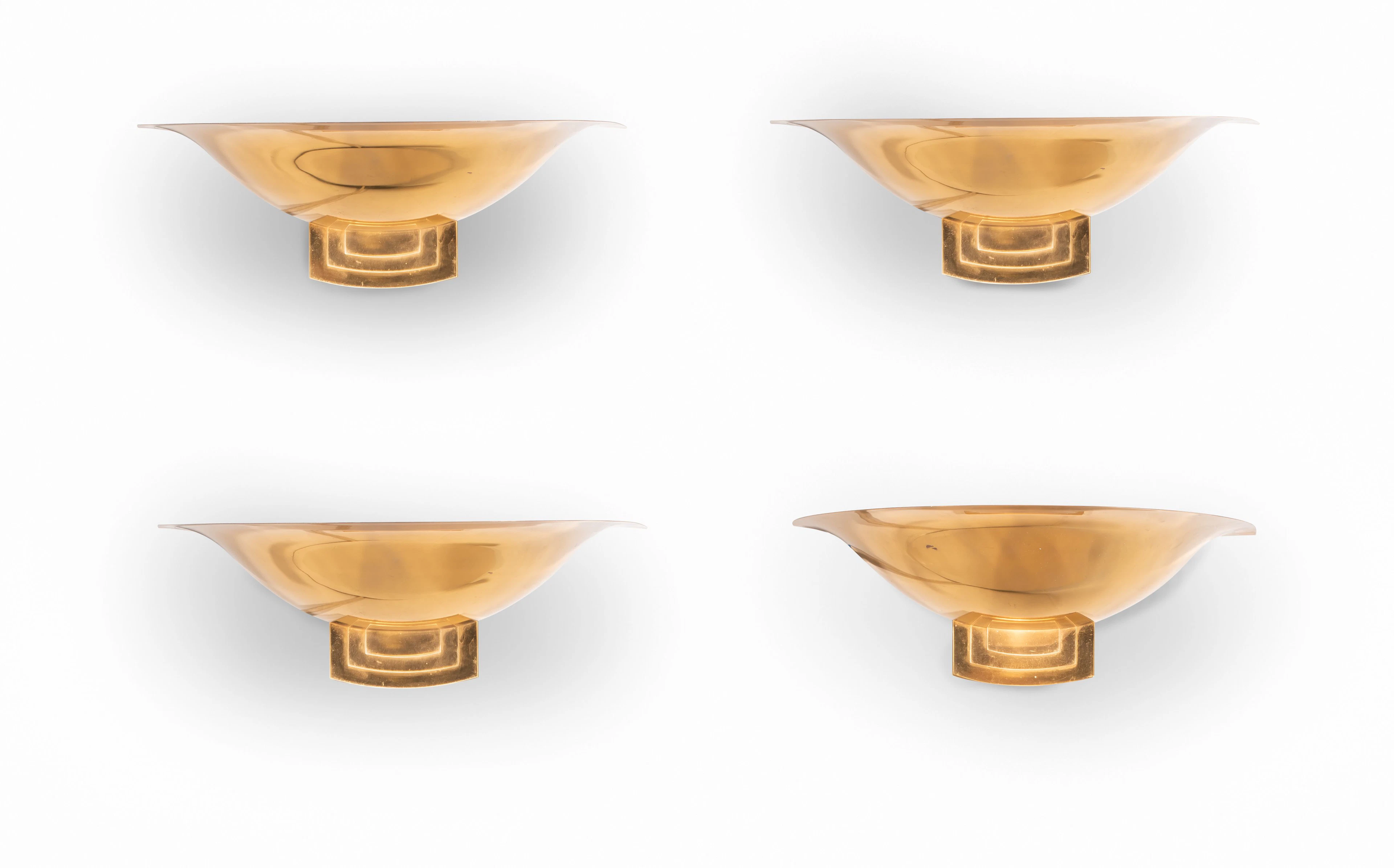 QUATRE APPLIQUES DE STYLE ART DECO