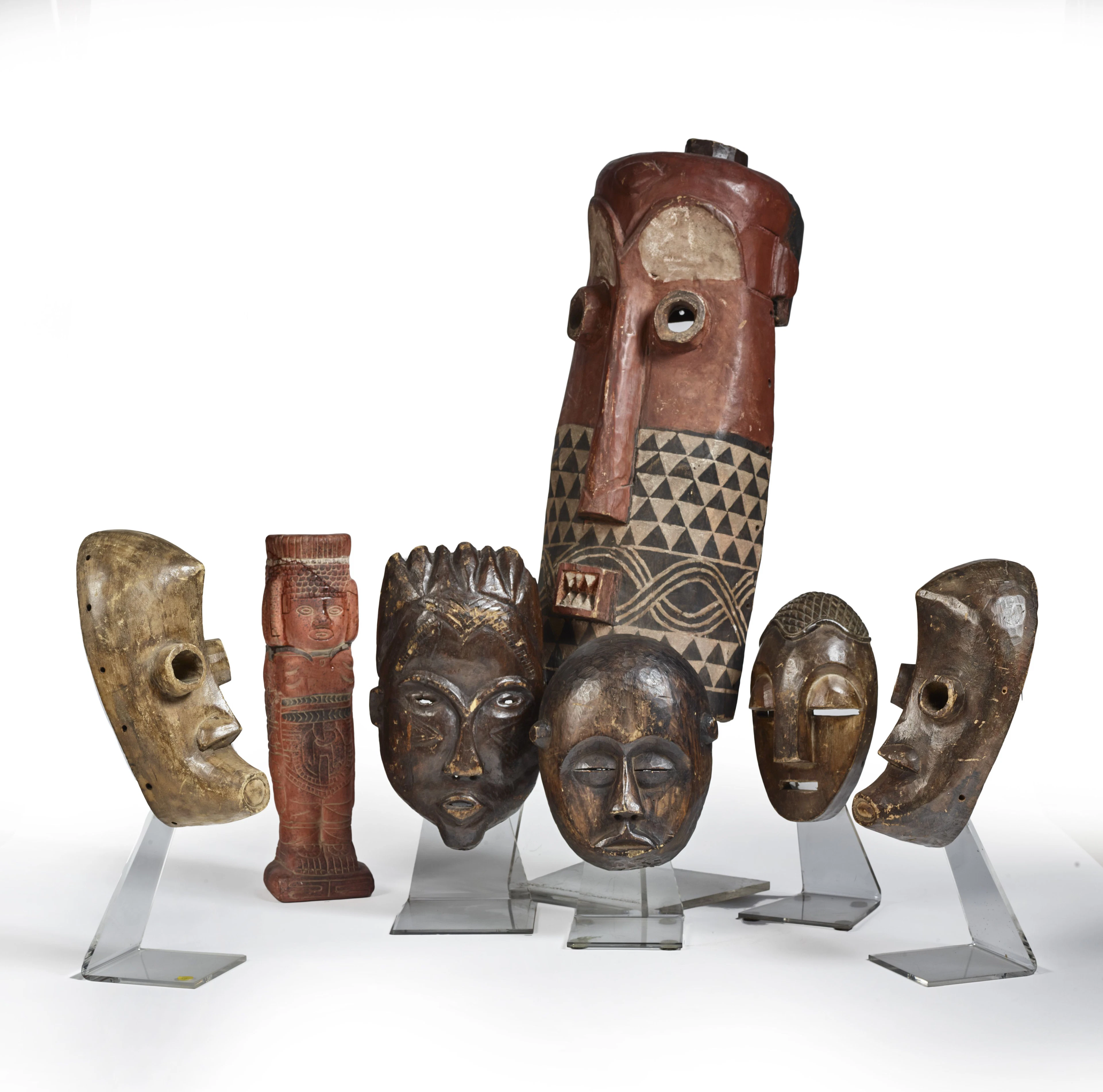 ENSEMBLE DE SIX MASQUES AFRICAINS